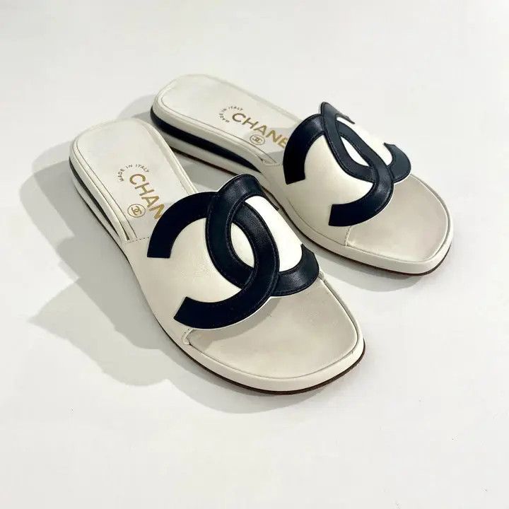Chanel os11x0526 Vintage CC Slide Sandals in Black/White Size US 10 / IT 40 - 2 Thumbnail
