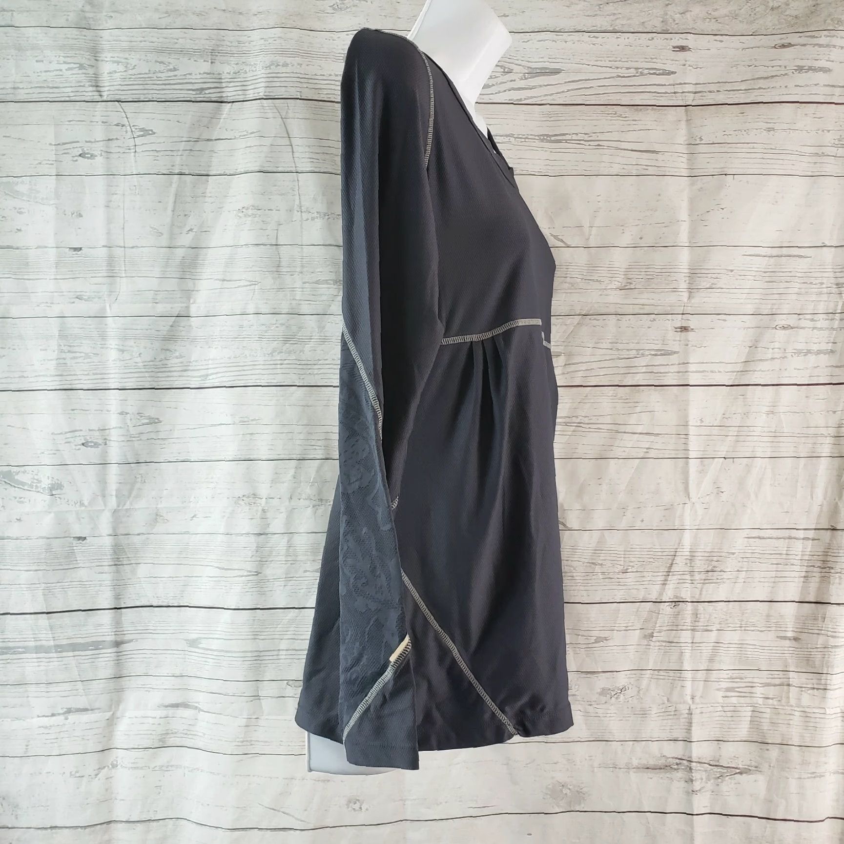 Athleta Athleta Womens Long Sleeve Top Sz Small Solid Gray Polyester Blend Size S / US 4 / IT 40 - 3 Thumbnail
