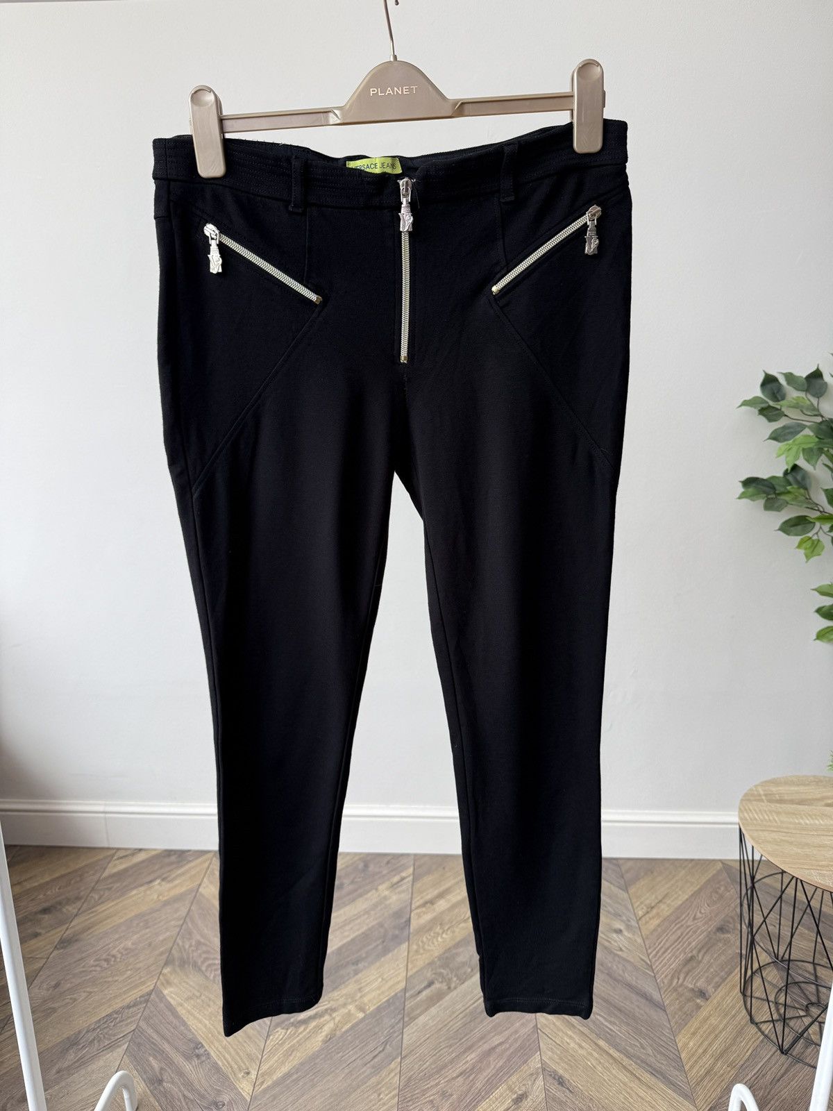 Versace Jeans Couture Vintage Versace Jeans Black Zip Detail Stretch Pants Women’s Size 26" / US 2 / IT 38 - 3 Thumbnail
