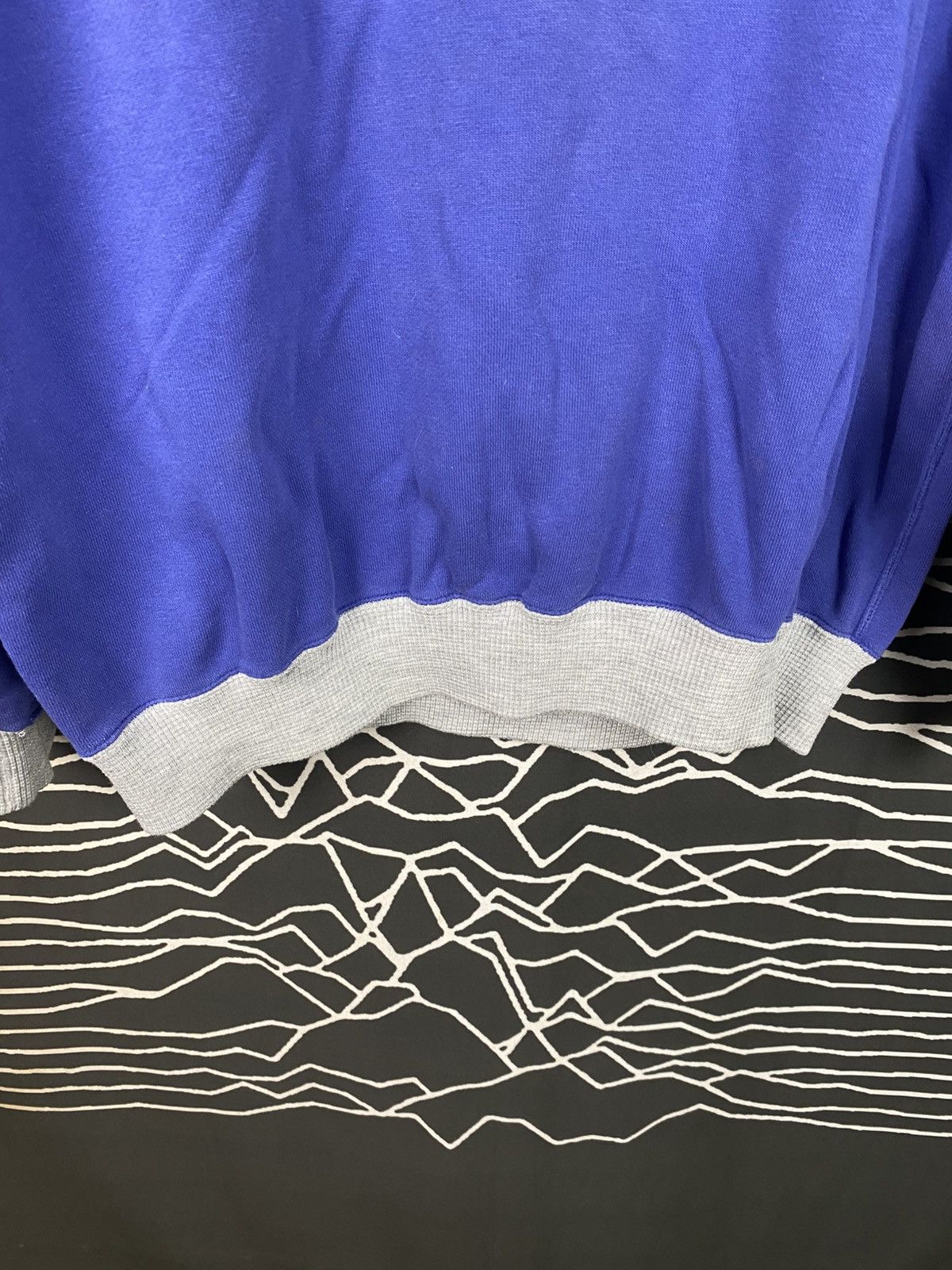 Nike Rare Vintage Japan 70s Nike Blue Tag Two-Tone Sweatshirt Size US L / EU 52-54 / 3 - 12 Thumbnail