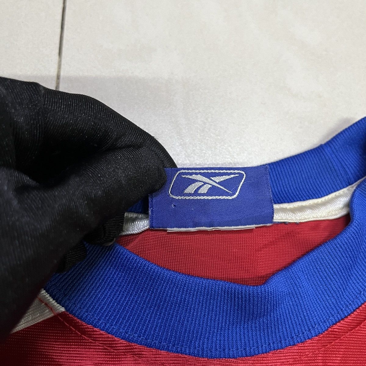 Umbro × Vintage Vintage Reebok Metallic Jersey T Shirt Size XS / US 0-2 / IT 36-38 - 7 Thumbnail