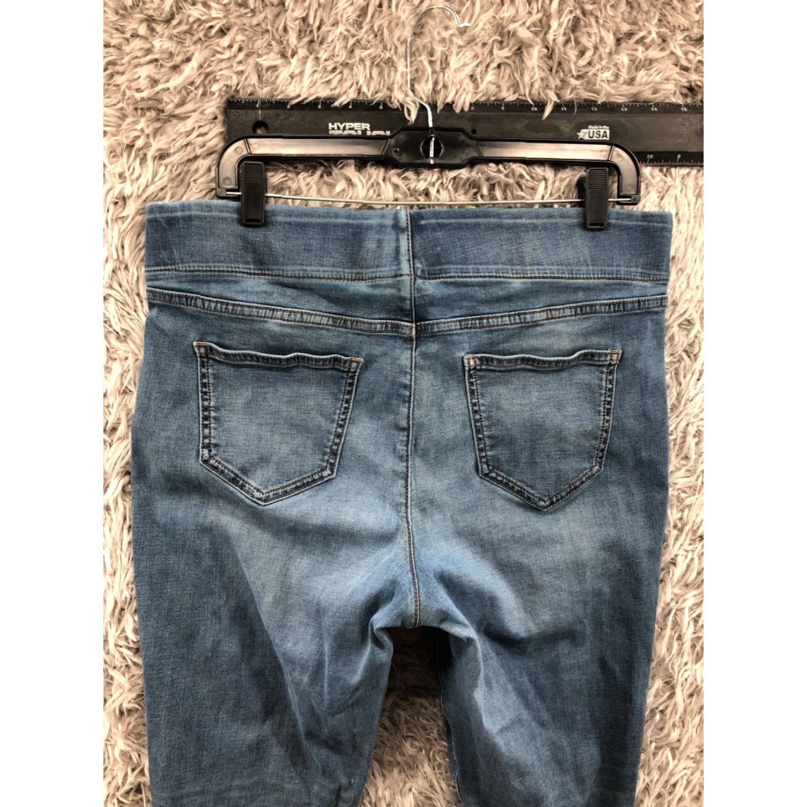 Vera Wang Vera Wang Jeans Jegging Medium Wash Blue Size 16 Womens 27in Inseam Regular Fit Pocket 5-Pocket Zipper Button Denim N/A Flaw? (but must not add info) Size 38" / US 16 / IT 52 - 7 Thumbnail
