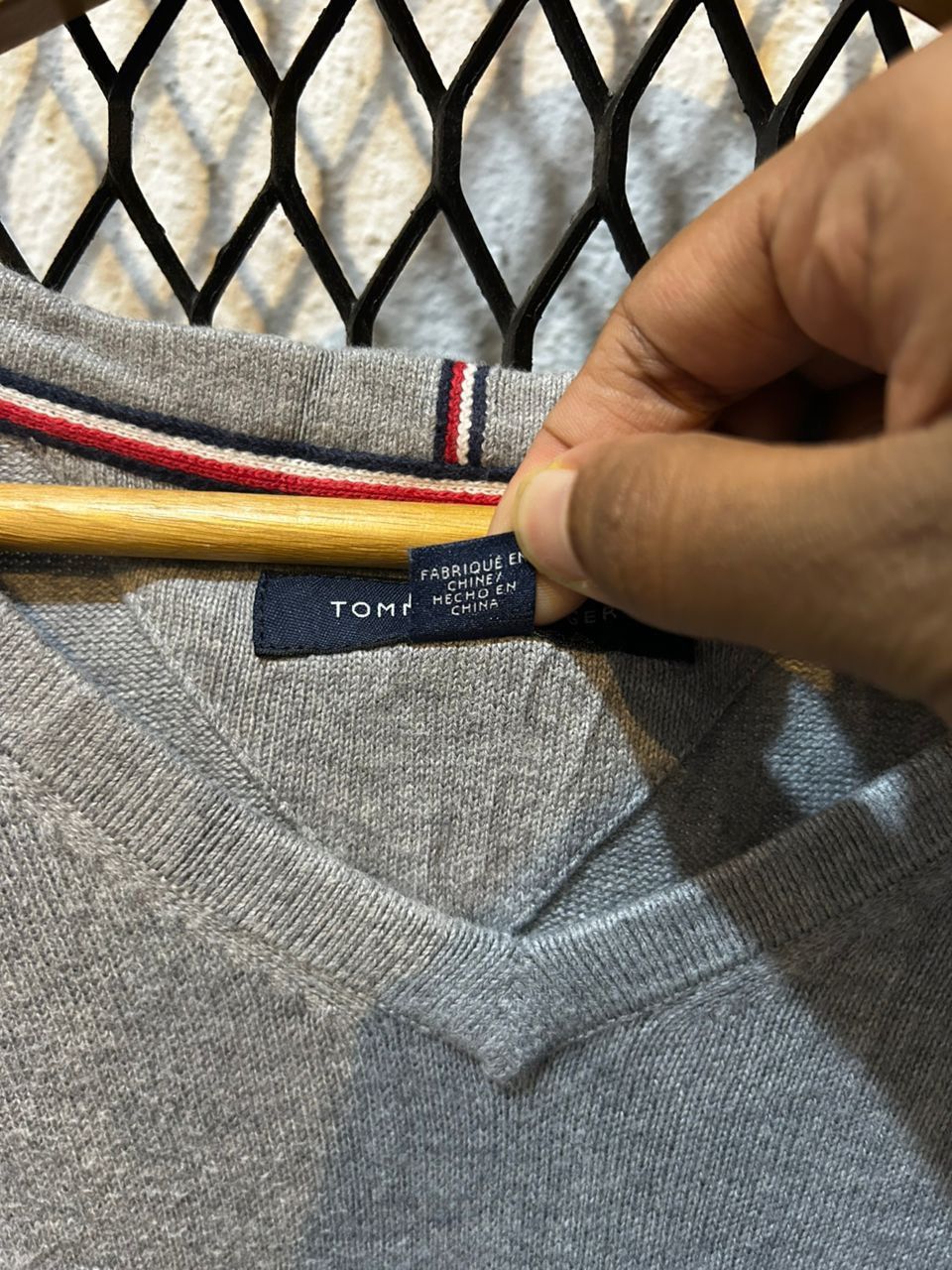 Tommy Hilfiger Tommy Hilfiger v neck longsleeve Size US L / EU 52-54 / 3 - 3 Thumbnail