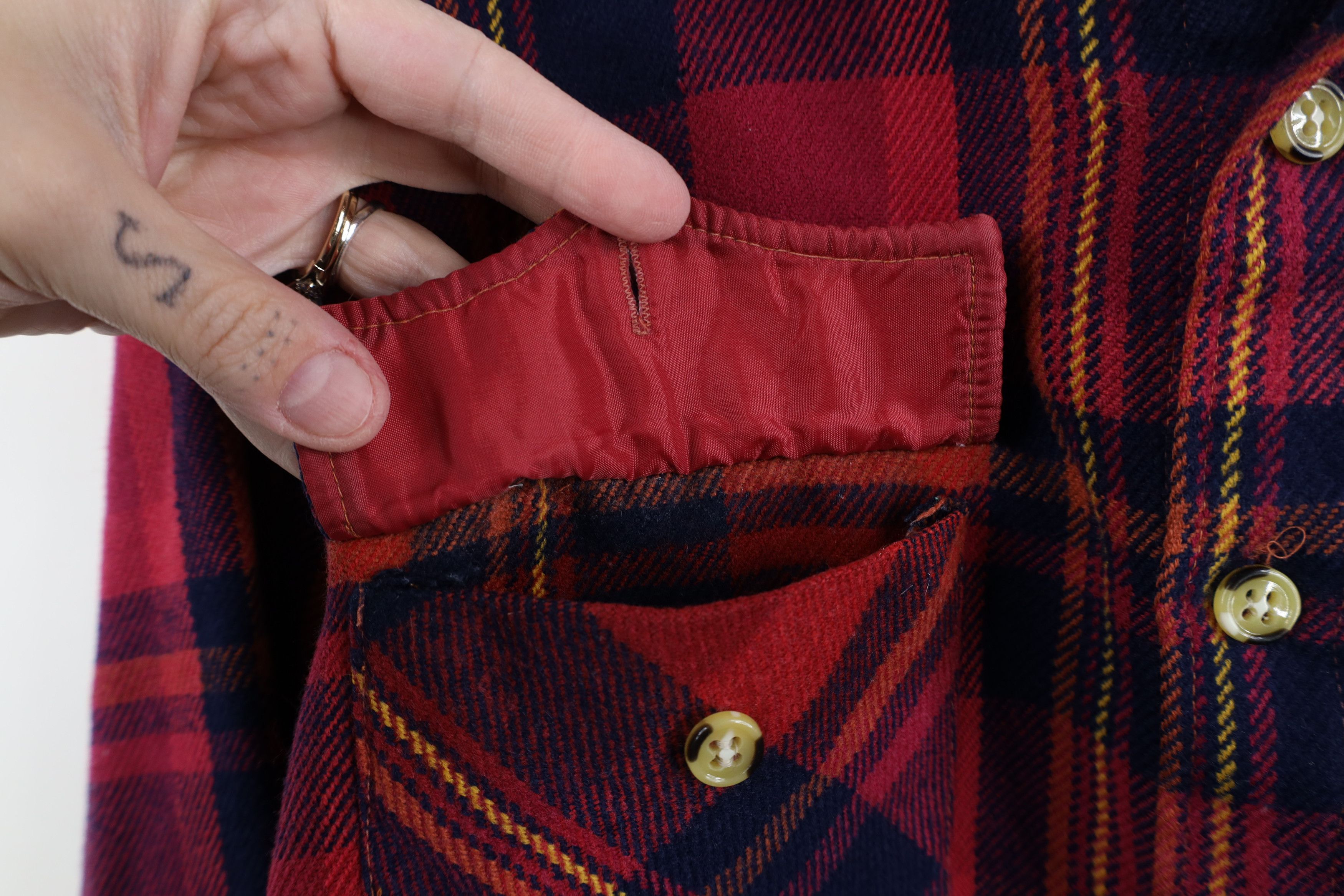 Vintage Vintage 70s Streetwear Knit Double Pocket Button Shirt Size US L / EU 52-54 / 3 - 6 Thumbnail