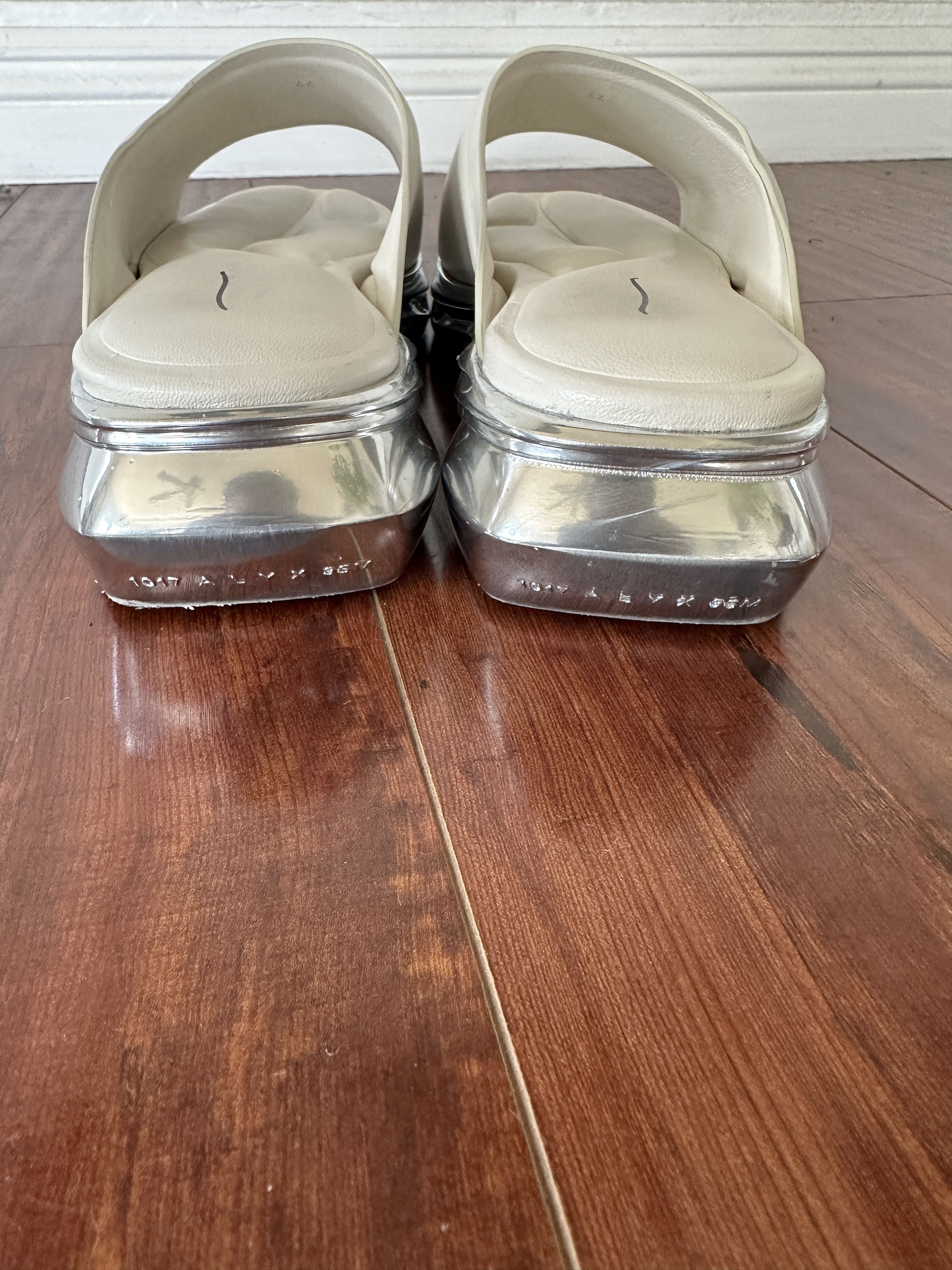 1017 ALYX 9SM 1017 ALYX 9SM Logo Slip-On Slides Silver Cream Men’s EU 44/U Size US 11 / EU 44 - 4 Thumbnail