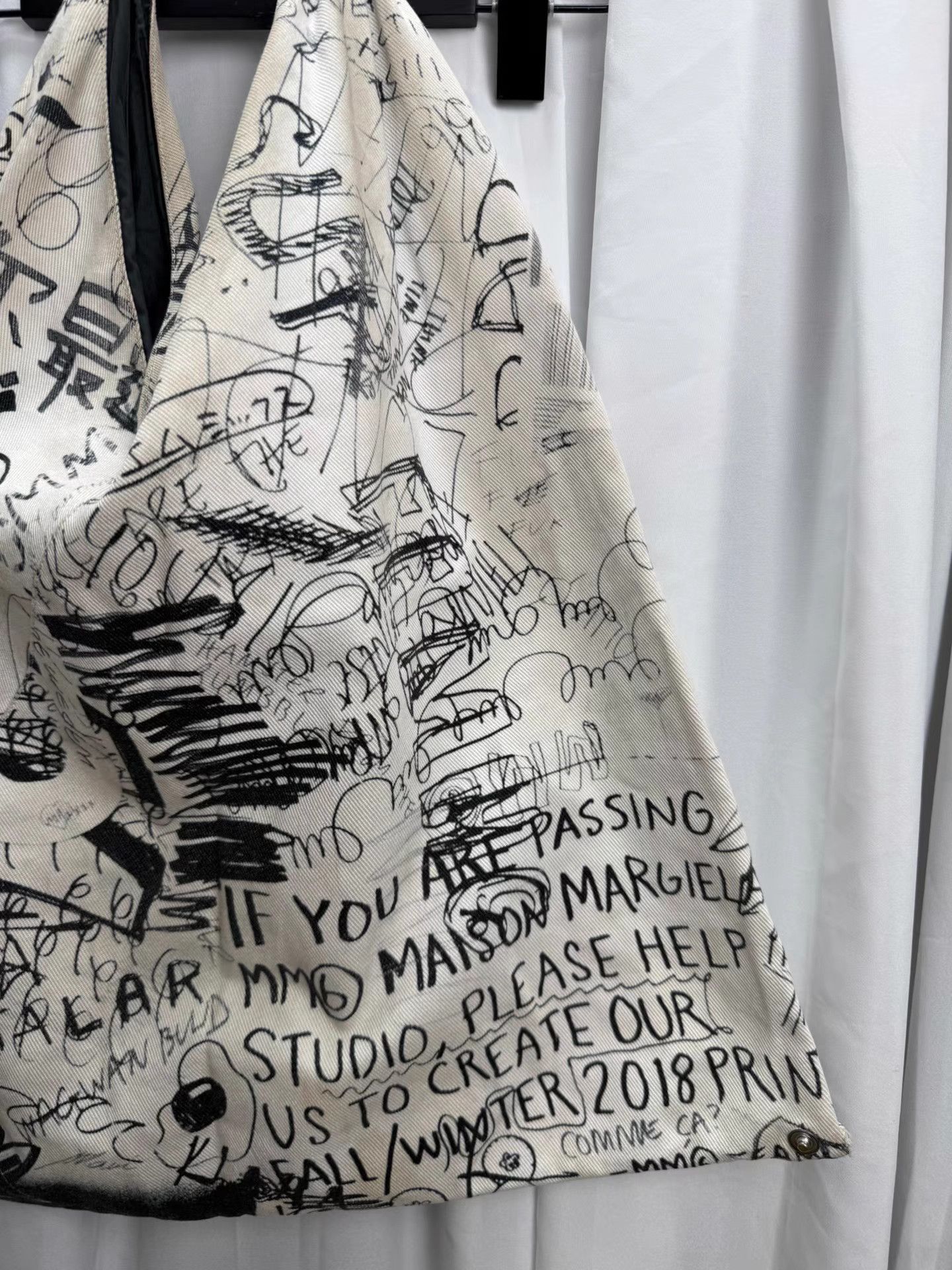 Maison Margiela Maison Margiela MM6 Graffiti Tote Bag K20 Size ONE SIZE - 3 Thumbnail