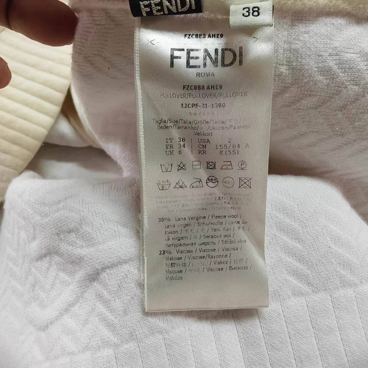 Fendi FENDI White Embossed V-Neck Knit Cardigan 38 Size S / US 4 / IT 40 - 7 Thumbnail