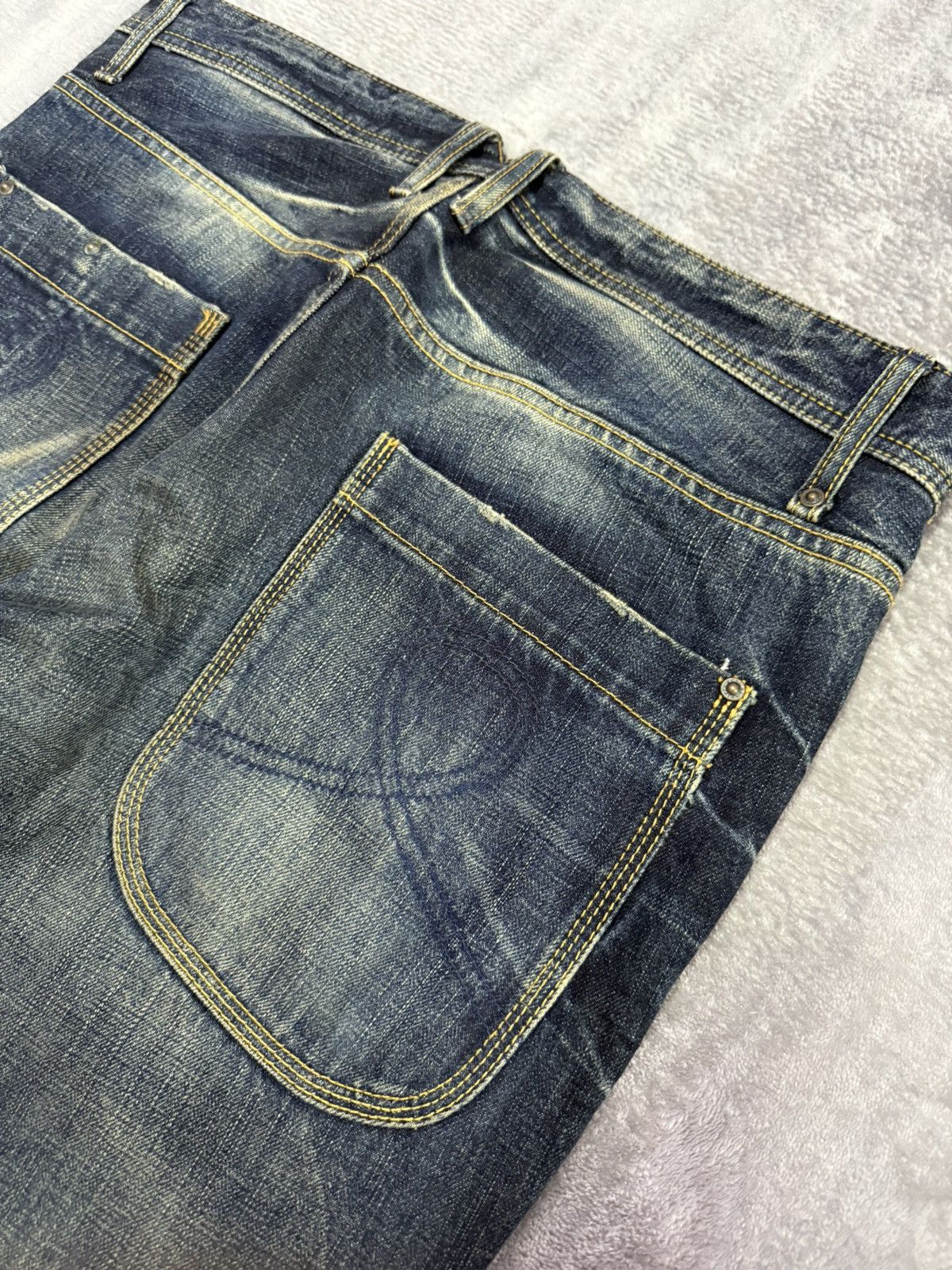 Japanese Brand Takeo Kikuchi Japan Claw Mark Mud Wash Loose Jeans Size US 34 / EU 50 - 14 Thumbnail