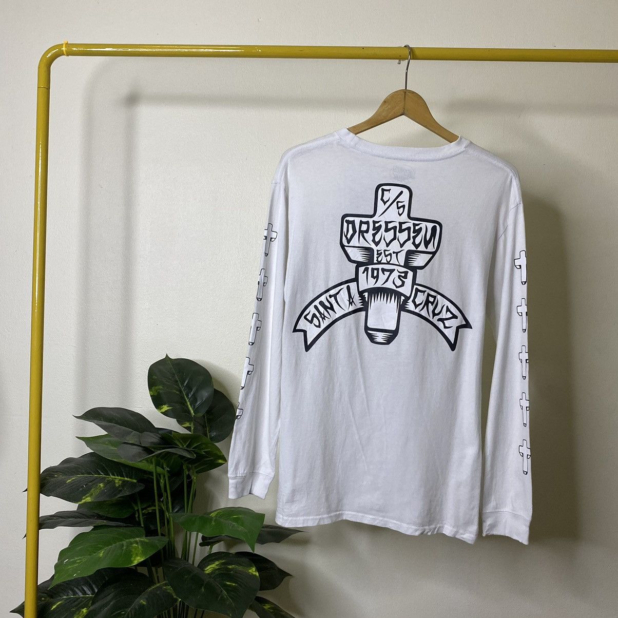 Affliction × Santa Cruz Skateboards Vintage Y2K Santa Cruz Skateboard Big Cross Backhit LS Tee Size US S / EU 44-46 / 1 - 1 Thumbnail