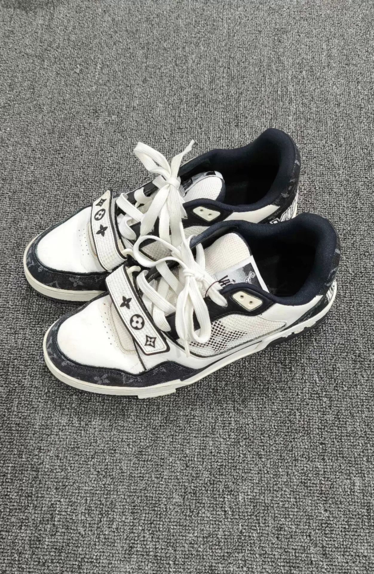 Louis Vuitton LV Black & White Velcro Trainer Size 41 Size US 8 / EU 41 - 1 Thumbnail