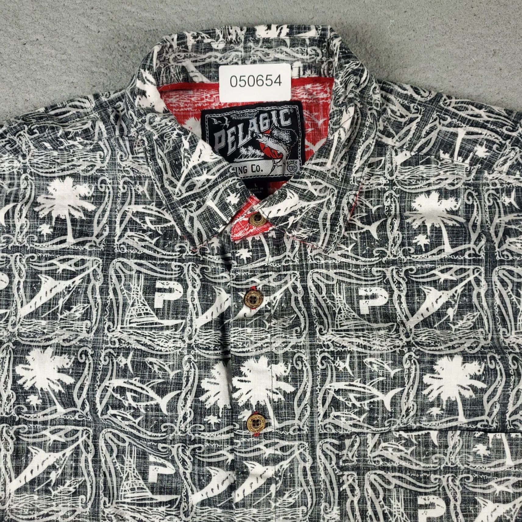 Vintage Pelagic Shirt Mens Large Black White Casual Button Up Short Sleeve Mens L Gray Cotton Woven Button-Up Collar Geometric Pattern Size US L / EU 52-54 / 3 - 2 Thumbnail