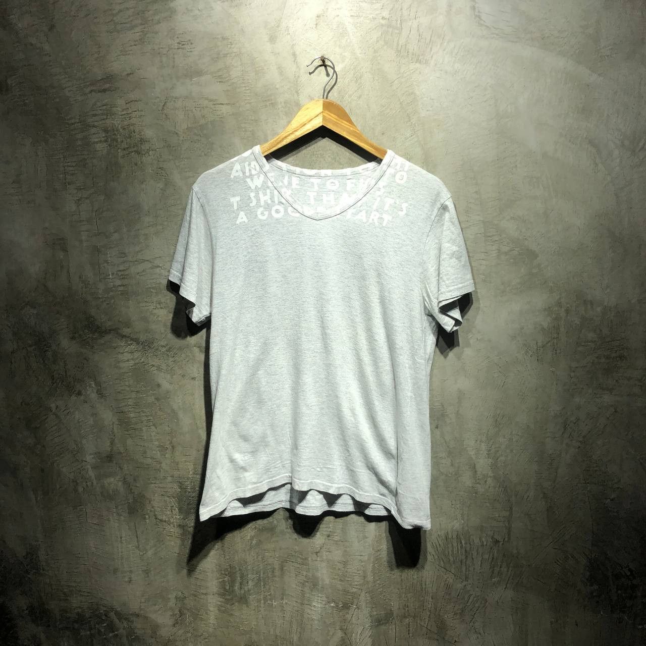 Maison Margiela Maison Margiela AIDS Awareness Vneck tee Size US M / EU 48-50 / 2 - 1 Thumbnail