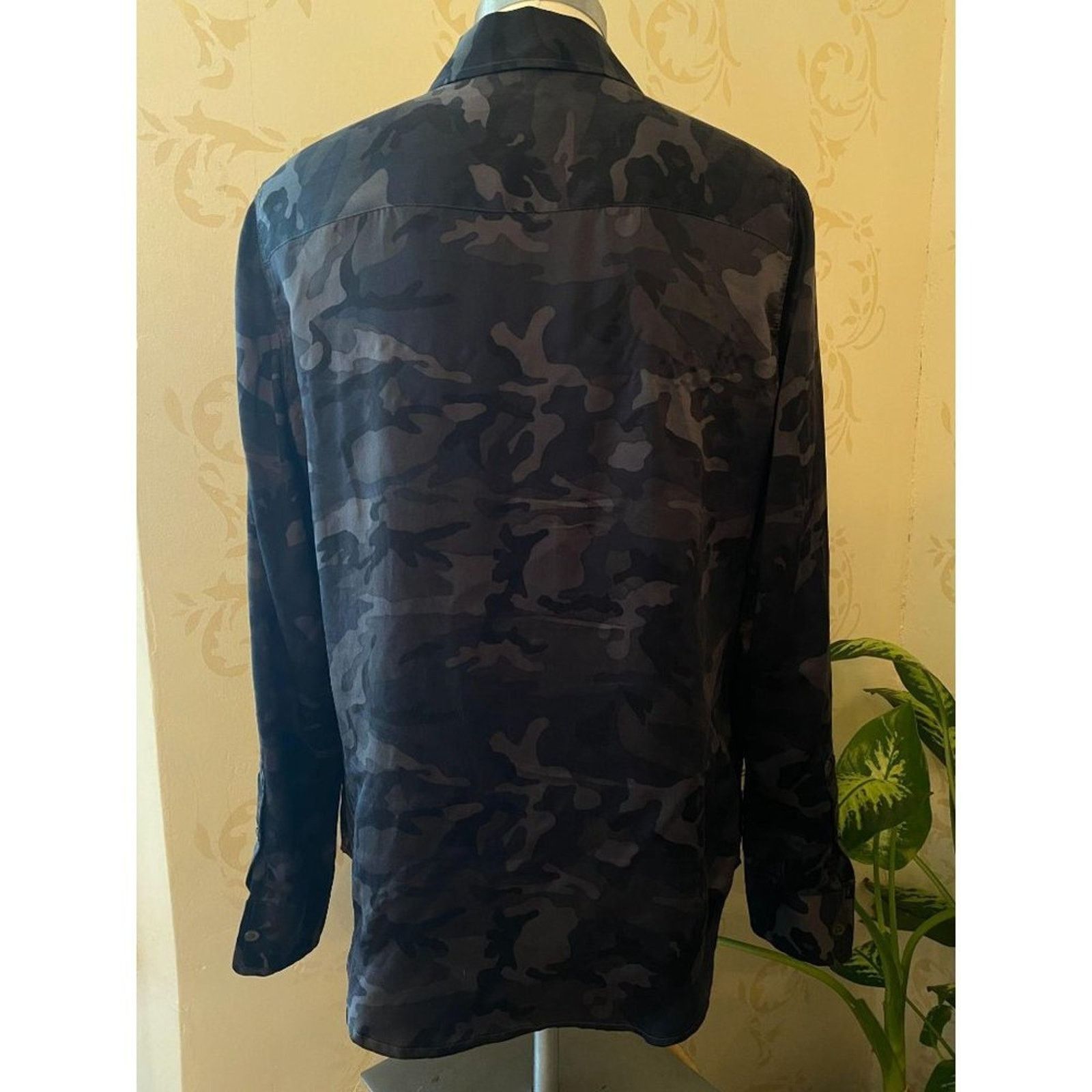 Equipment Equipment 100% Silk Green Camo Ladies Medium Size M / US 6-8 / IT 42-44 - 3 Thumbnail
