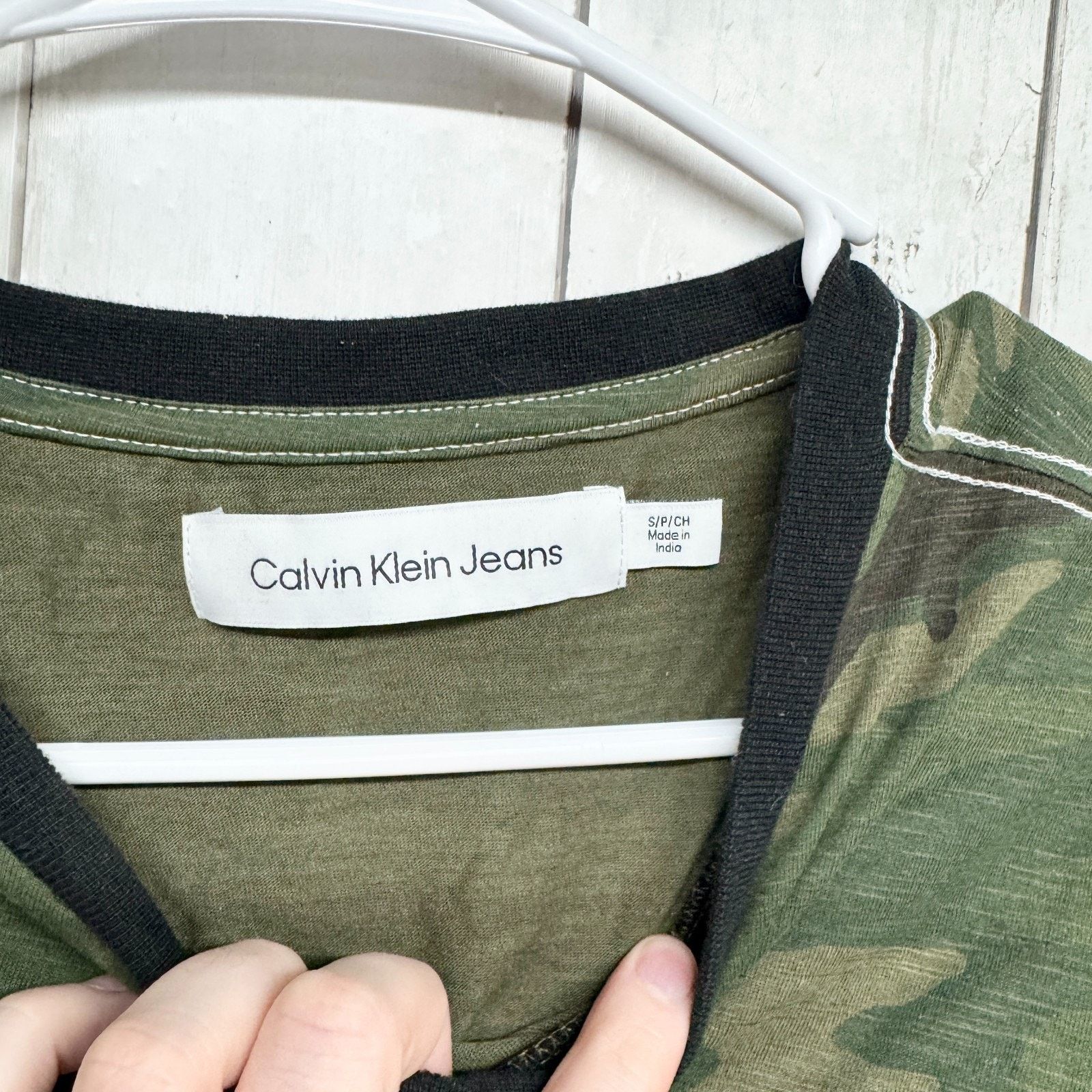 Calvin Klein Calvin Klein Jeans Sz Small Camo Crewneck Short Sleeve Shirt Size S / US 4 / IT 40 - 2 Thumbnail