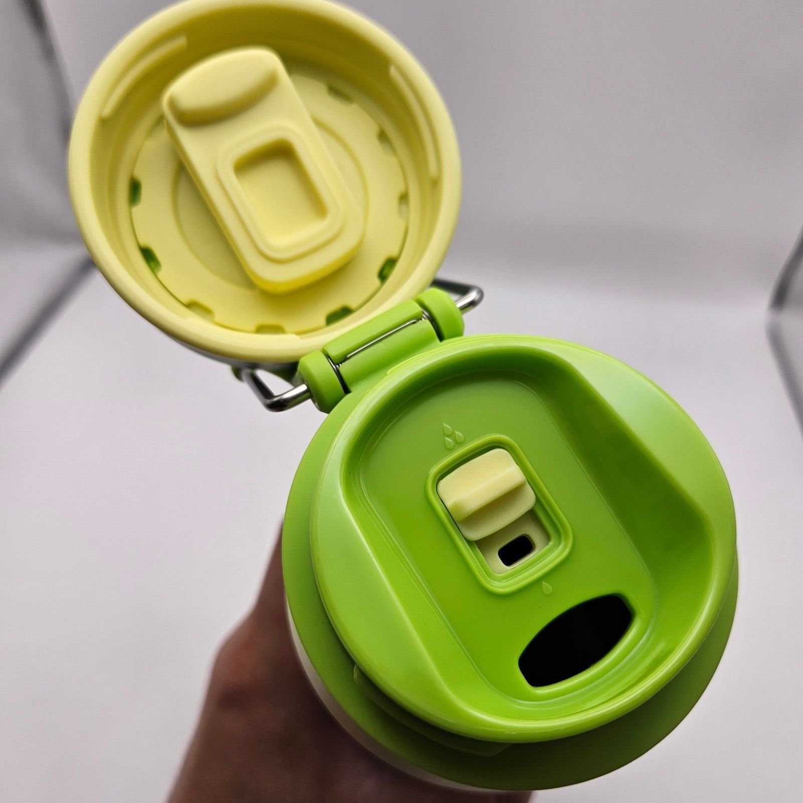 Other STANLEY THE ICEFLOW 24oz BOTTLE WITH TWIST FLIP LID POMELO Size ONE SIZE - 6 Thumbnail