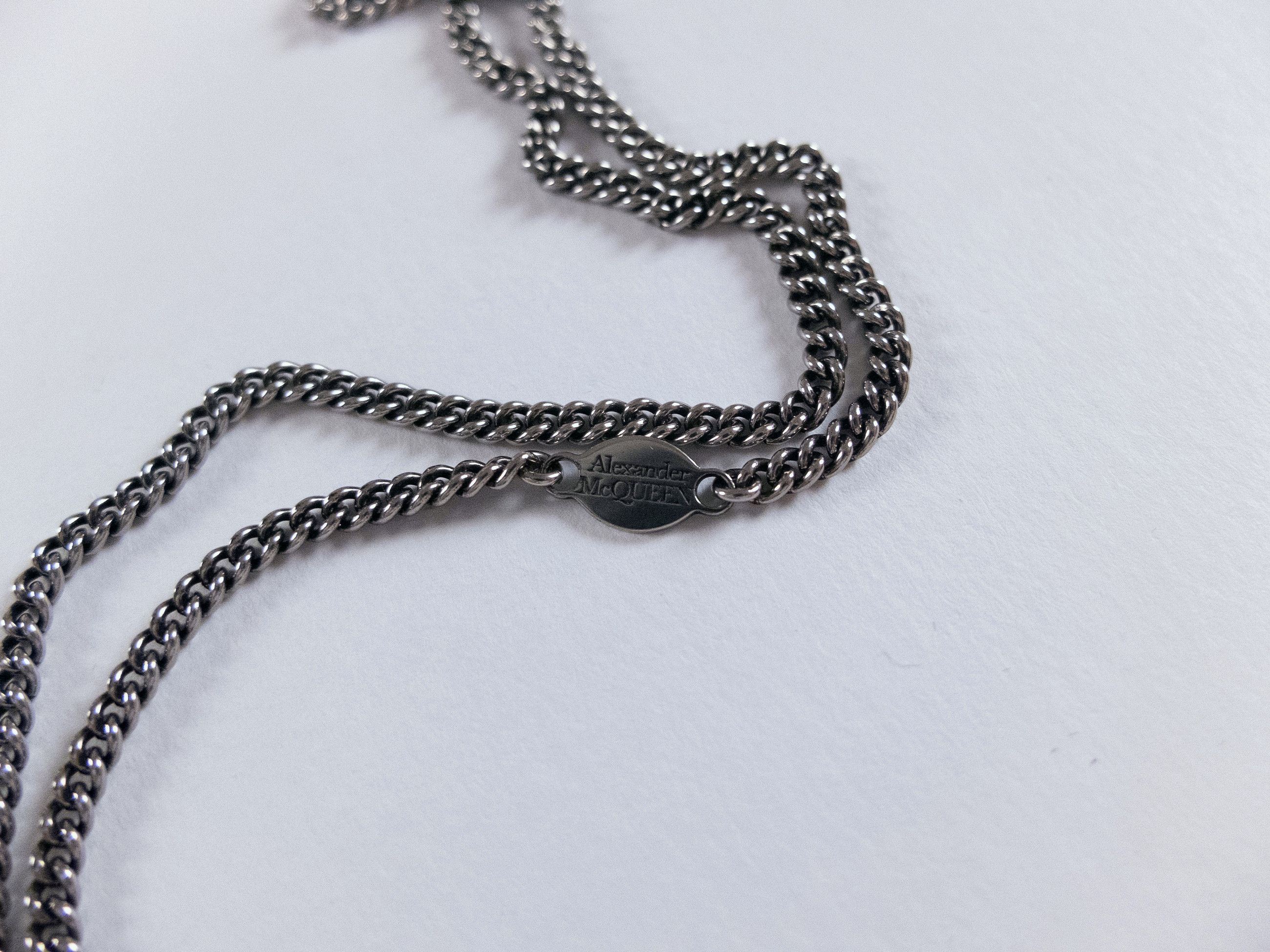 Alexander McQueen ALEXANDER MCQUEEN split skull silver tone pendant necklace Size ONE SIZE - 11 Thumbnail