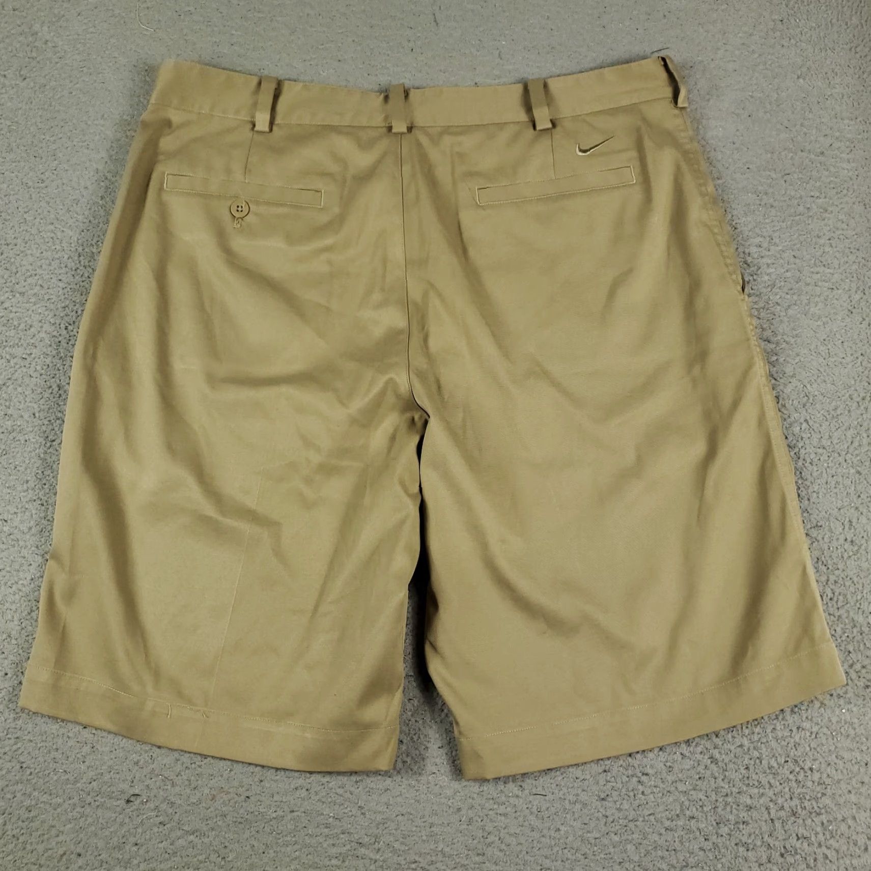 Nike Nike Shorts Mens 35 Beige Dri Fit Chino Flat Front Casual Sports Logo 90s? (No N/A) Size US 35 - 7 Thumbnail