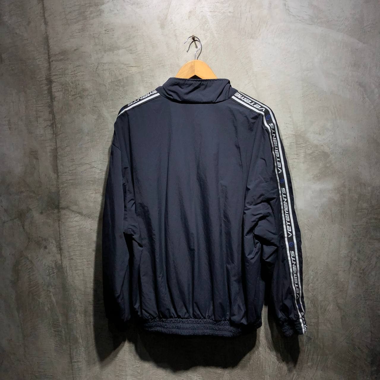 Vetements Vetements Tape logo track suit Size US M / EU 48-50 / 2 - 8 Thumbnail
