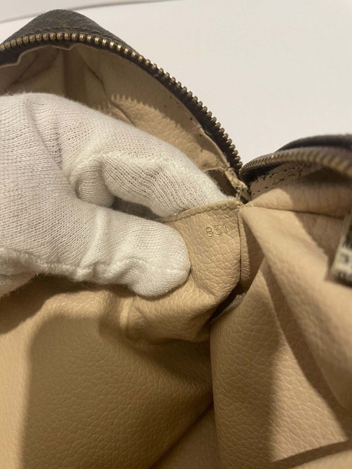 Louis Vuitton Louis Vuitton Trousse Toilette 23 Interno Beige Size ONE SIZE - 23 Thumbnail