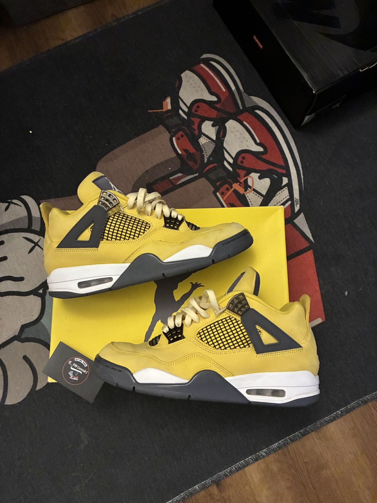 Jordan Brand Jordan 4 lightning Size US 10.5 / EU 43-44 - 2 Thumbnail