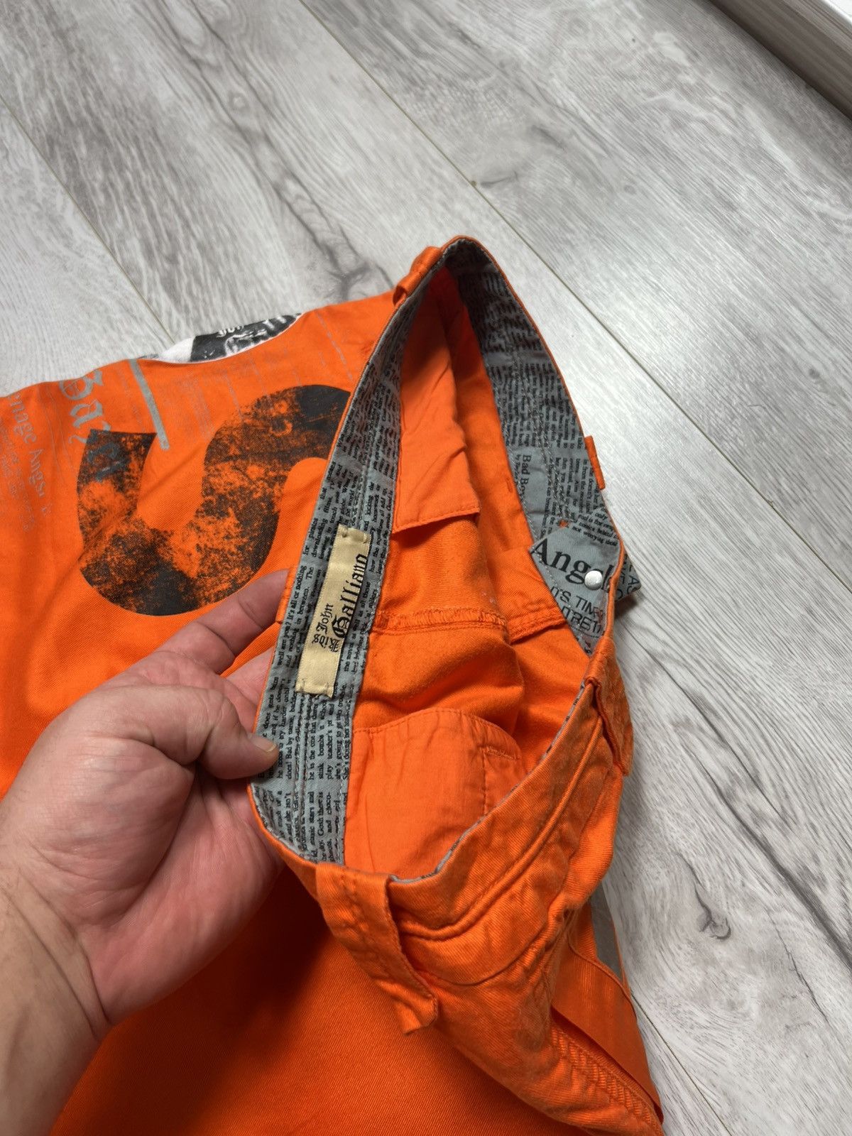 John Galliano John Galliano All Over Printed Orange Shorts Size Men’s XS Size US 28 / EU 44 - 14 Thumbnail
