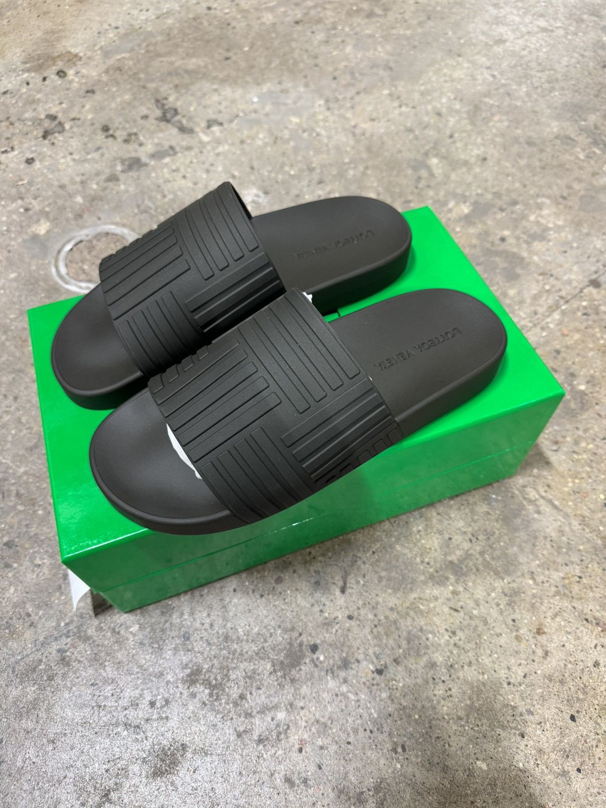Bottega Veneta Bottega Veneta Embossed Rubber Slides NEW 550$ Size US 7 / EU 40 - 3 Thumbnail