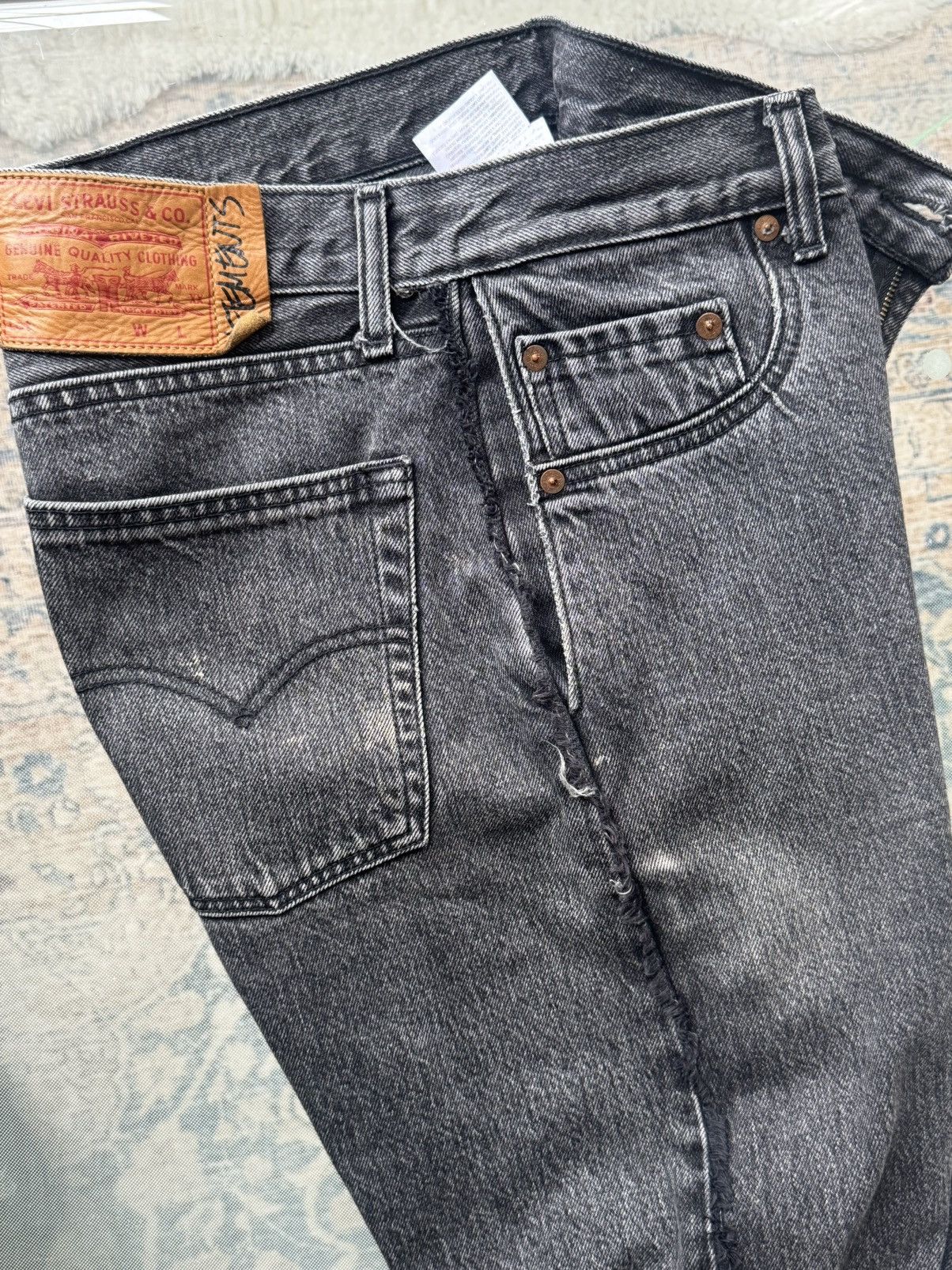 Vetements Vetements x Levi’s “615” Assymetrical Denim AW19 Size US 30 / EU 46 - 10 Thumbnail