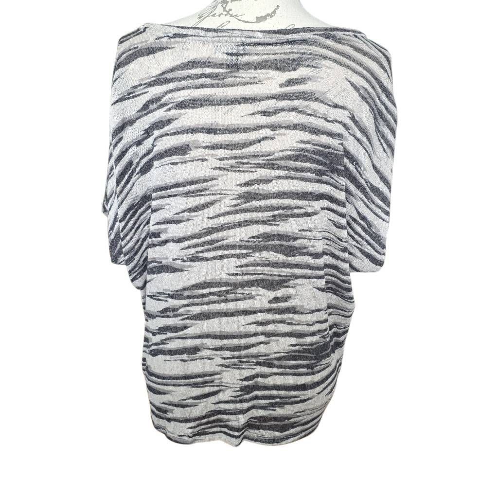 Express Express Women's Size Medium Gray Black Striped V-neck Knit T Size M / US 6-8 / IT 42-44 - 6 Thumbnail