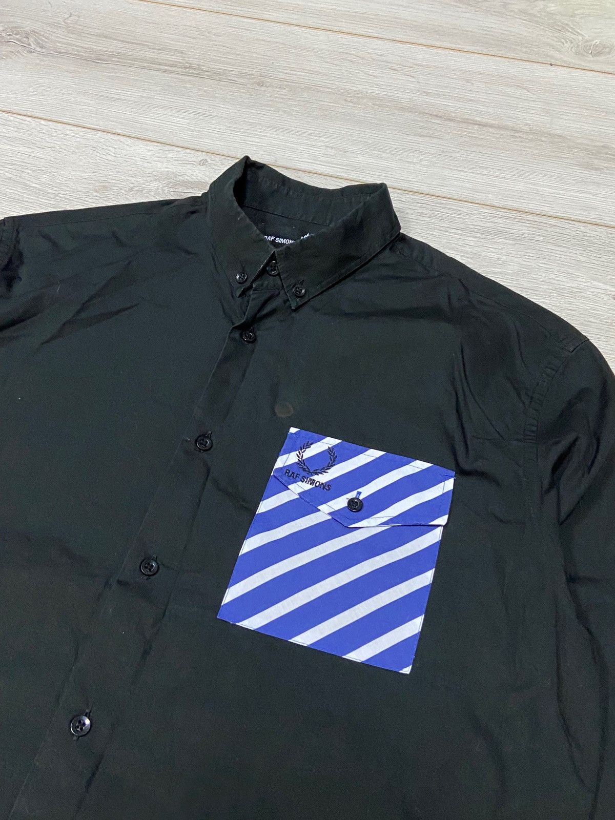 Raf Simons Raf Simons Fred Perry shirt buttons Size US L / EU 52-54 / 3 - 3 Thumbnail