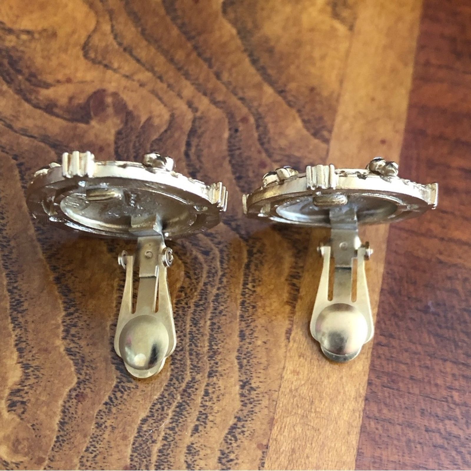 Vintage Vintage faux French coin rhinestone accent clip on earrings Size ONE SIZE - 8 Thumbnail