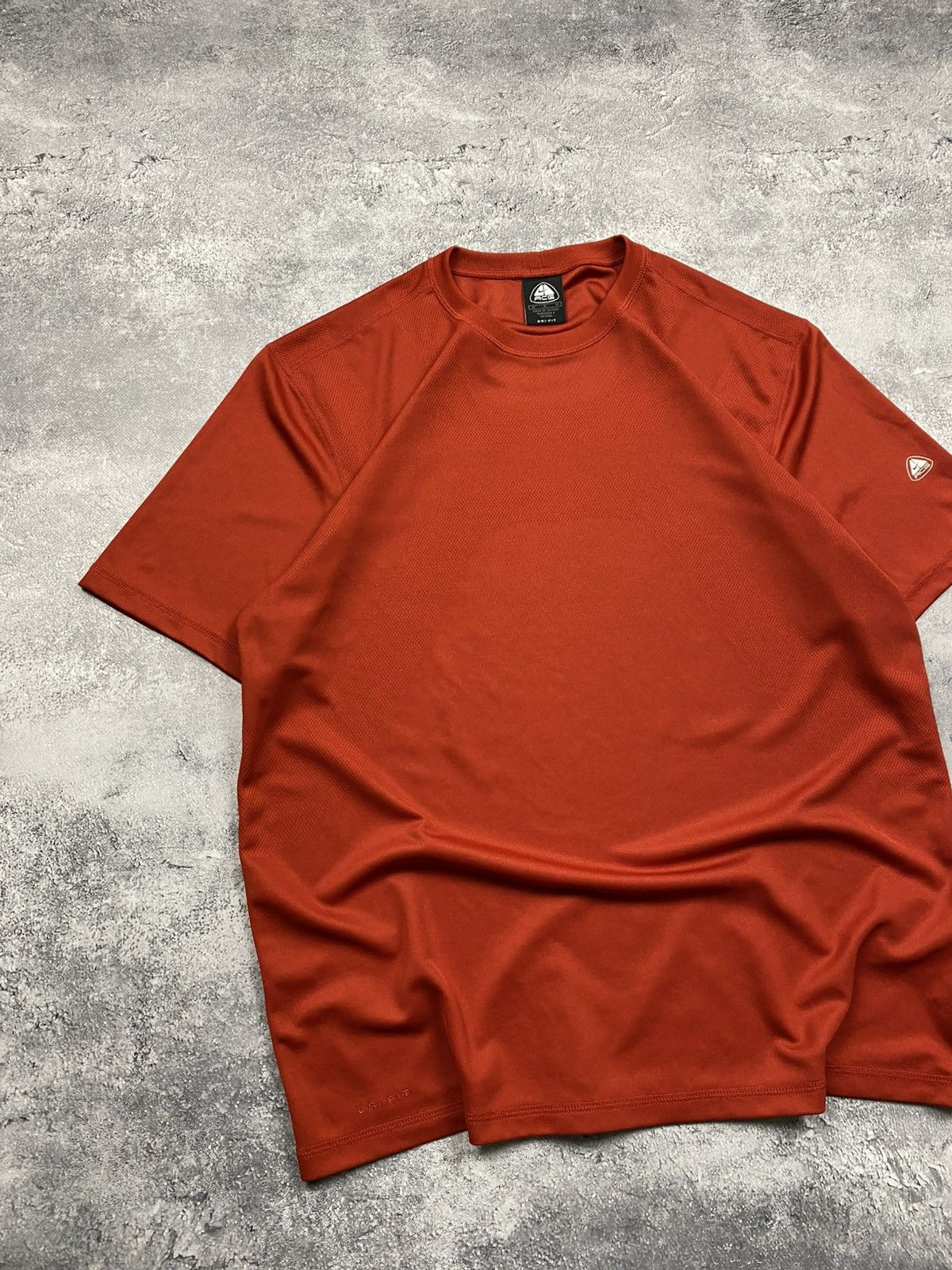 Nike ACG Vintage Nike ACG Red T-Shirt Rare Y2K Tee Size US M / EU 48-50 / 2 - 5 Thumbnail