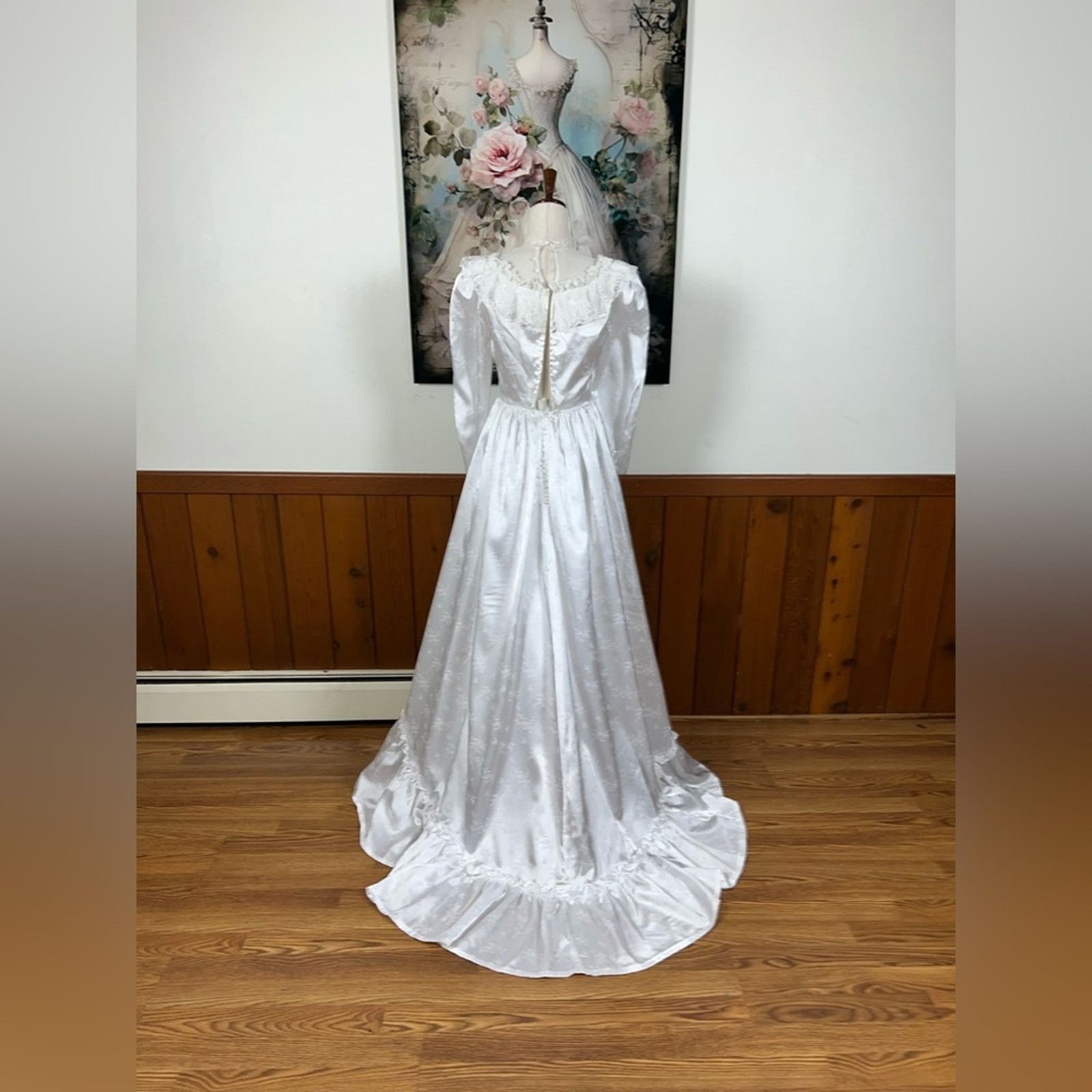 Vintage Pretty Vintage 1970s White Embossed Satin Wedding Gown! Size M / US 6-8 / IT 42-44 - 6 Thumbnail