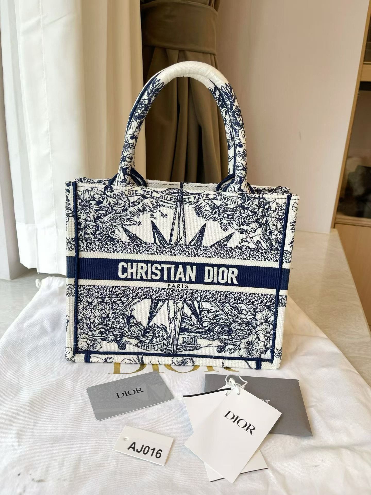 Dior Pre-loved Bag Very good condition Size ONE SIZE - 1 Thumbnail