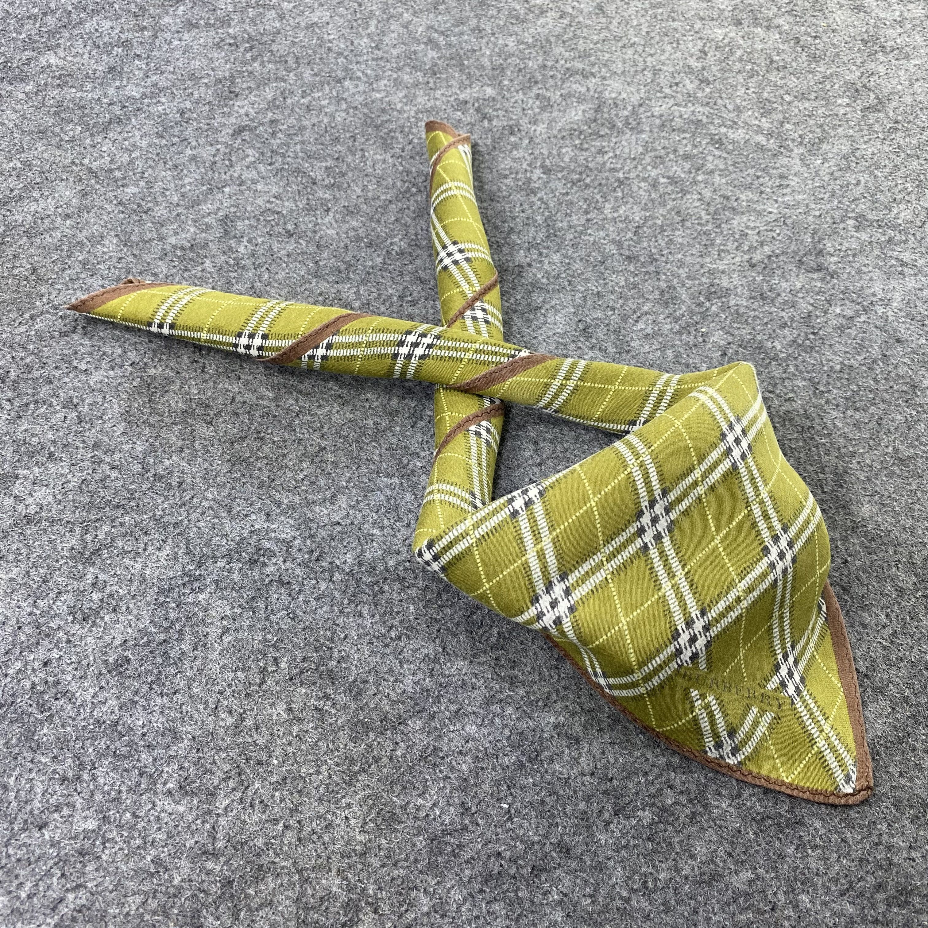 Burberry Burberry Handkerchief Neckerchief Bandana-B1705 Size ONE SIZE - 1 Thumbnail