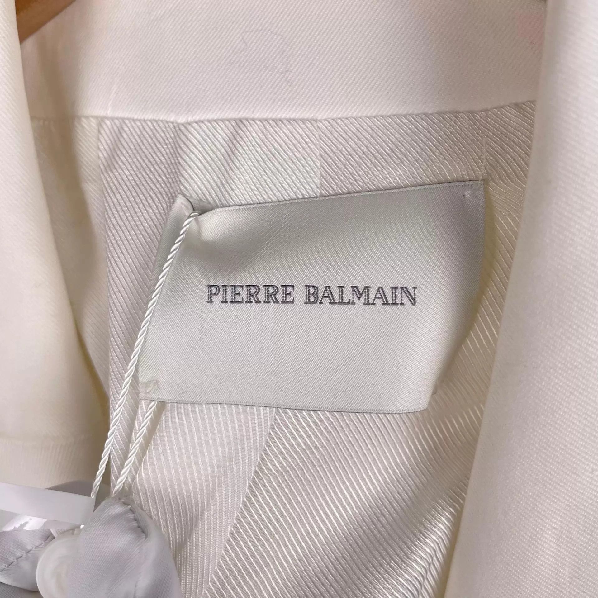Balmain Balmain Women's White Blazer 38 260419MZS3S07 Size XS / US 0-2 / IT 36-38 - 5 Thumbnail