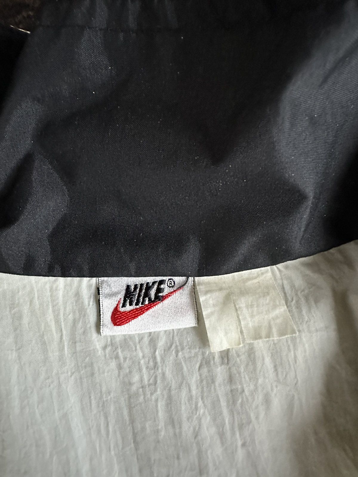Nike Nike Big Logo Nylon Vintage Jacket Z90 Size US XXL / EU 58 / 5 - 11 Thumbnail