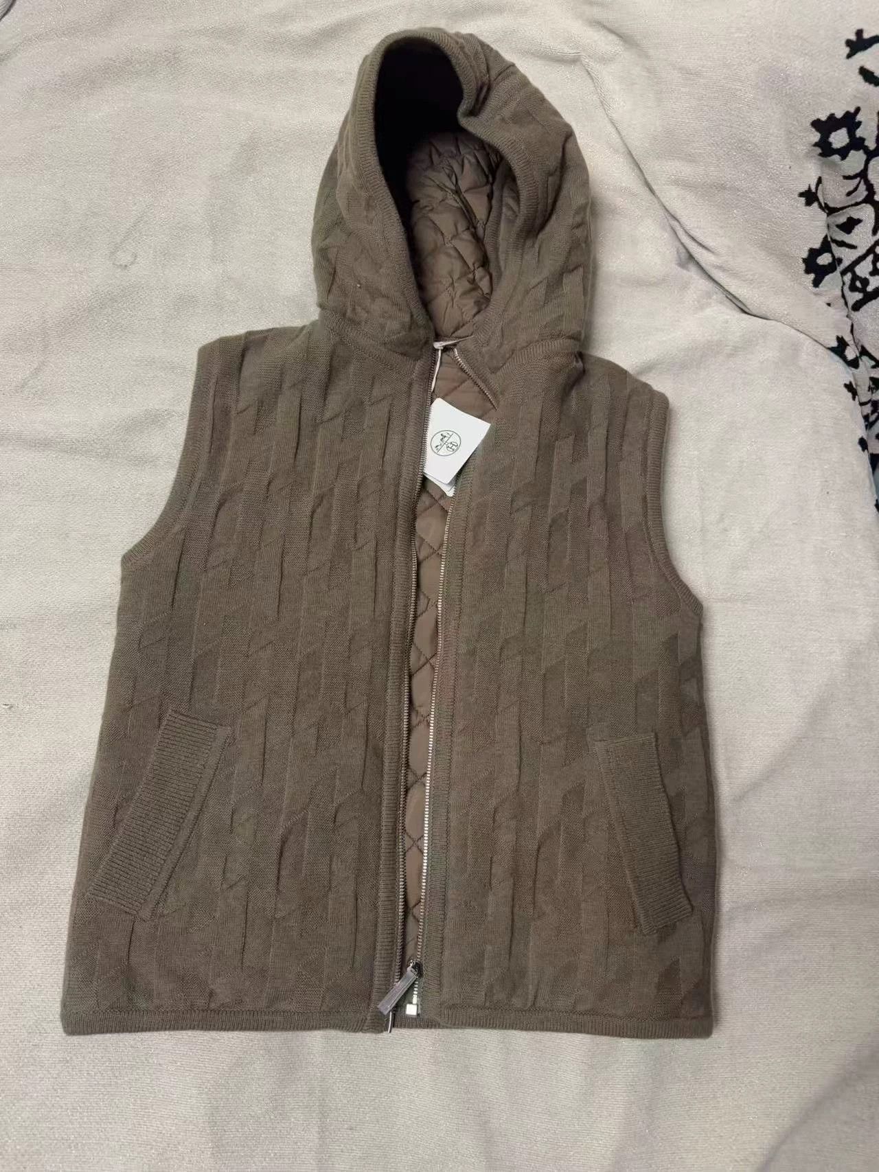 Hermes Hermès 25 New Hooded Vest 34 Authentic New Size XS / US 0-2 / IT 36-38 - 1 Thumbnail