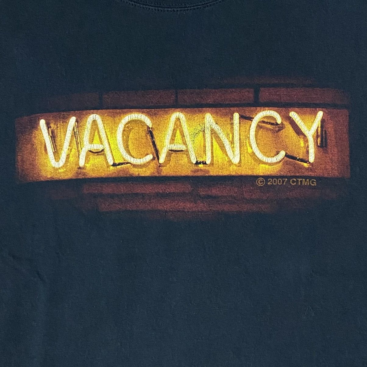 Gildan × Vintage Vintage Y2K horror movie vacancy film Size US M / EU 48-50 / 2 - 2 Thumbnail