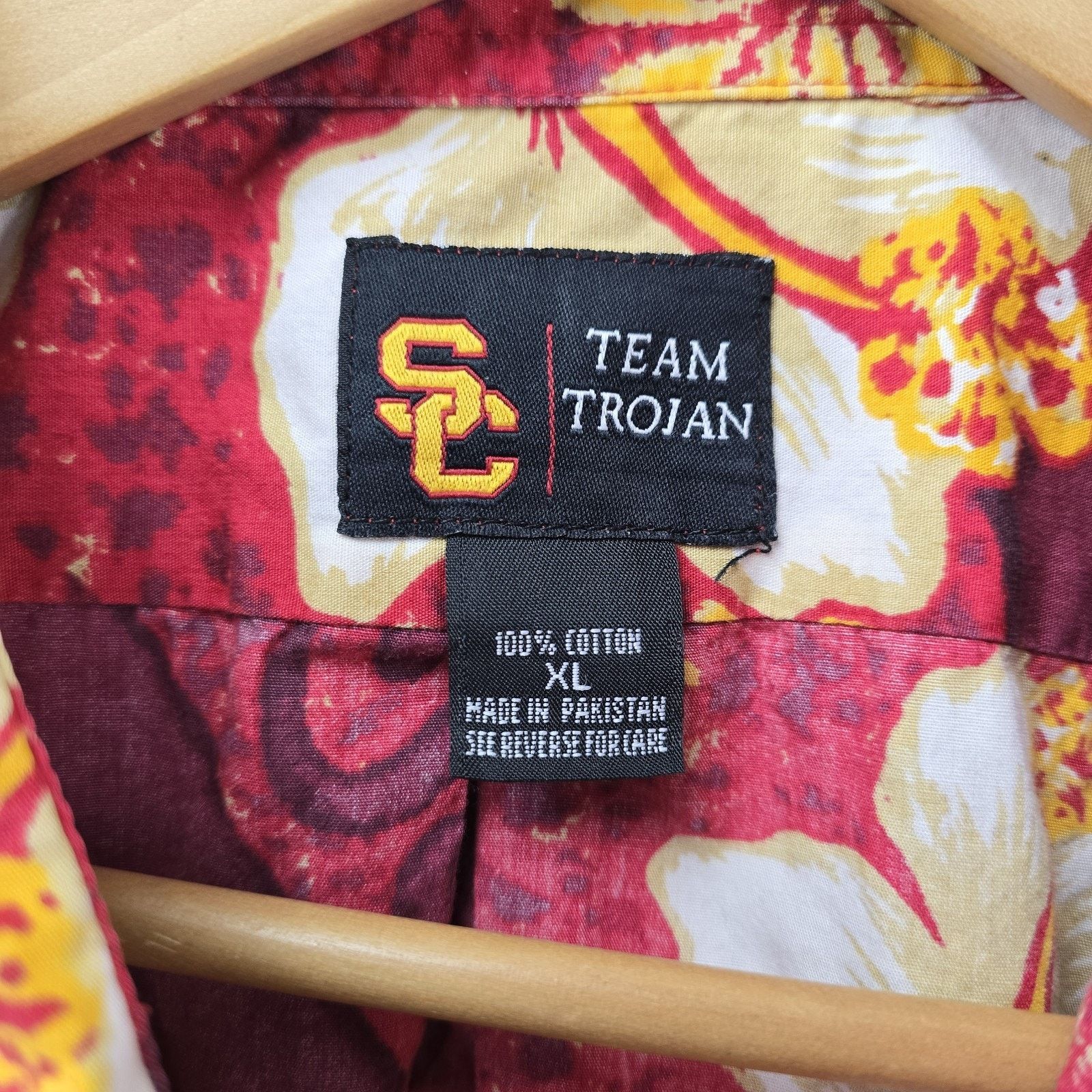 Other USC Trojans Hawaiian Shirt Button-up XL Trojan Red Floral Size US XL / EU 56 / 4 - 3 Thumbnail