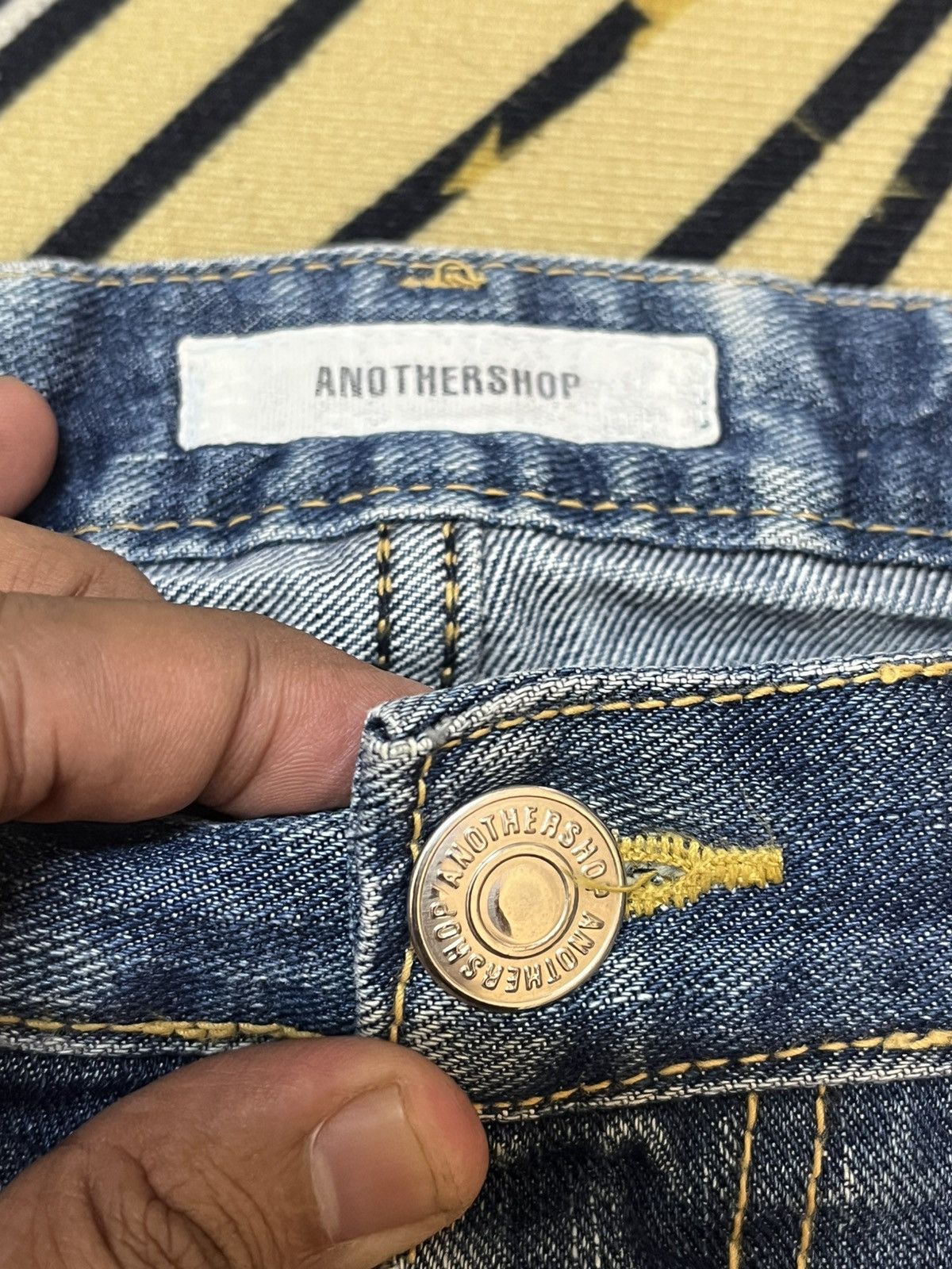 Le Grande Bleu (L.G.B.) Vintage Another Shop Faded Distressed Avantgarde Style Denim Size US 33 - 7 Thumbnail