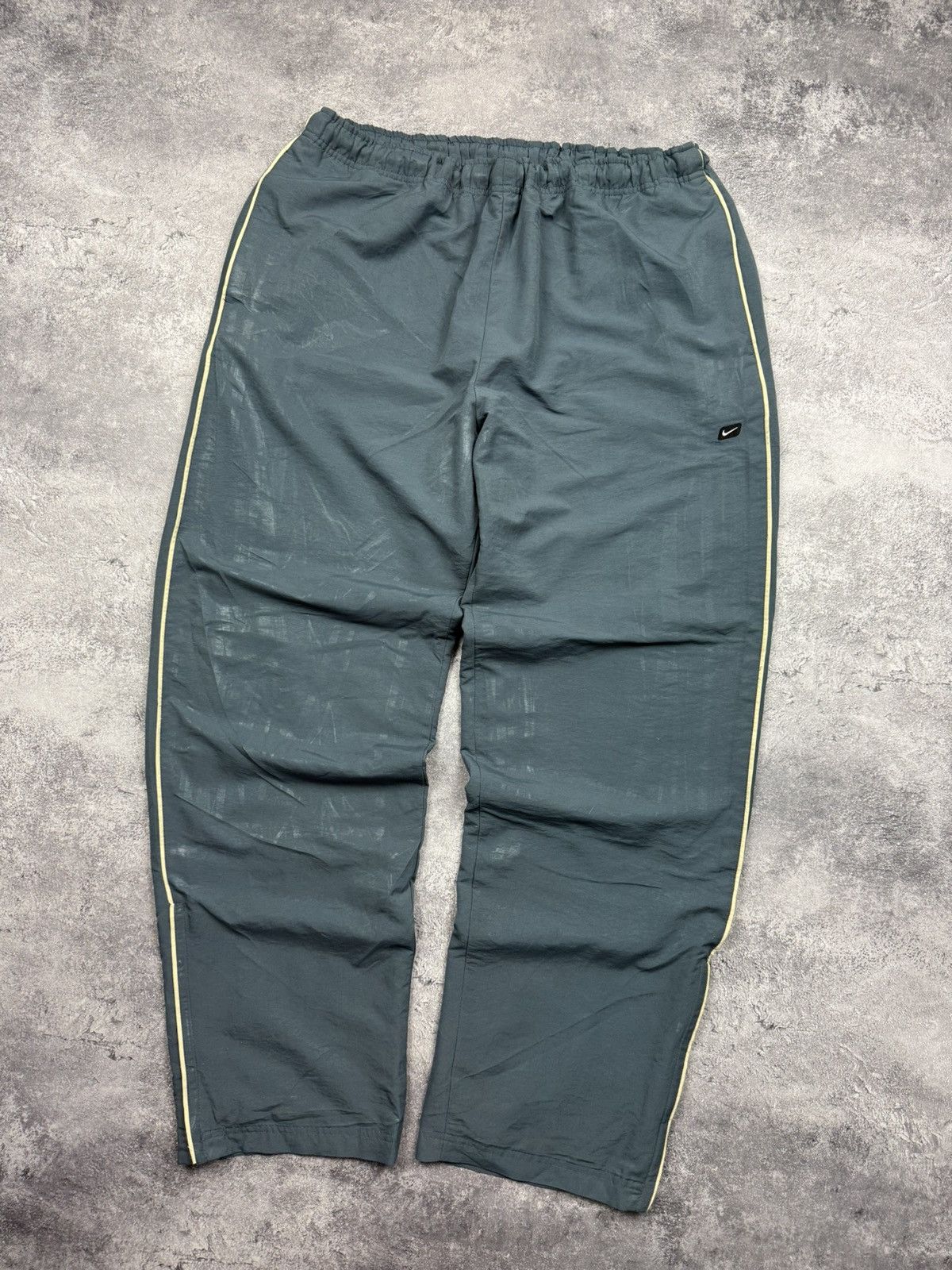 Nike Nike Vintage Track Pants Swoosh Y2K Baggy Sweatpants Hype Size US 36 / EU 52 - 4 Thumbnail