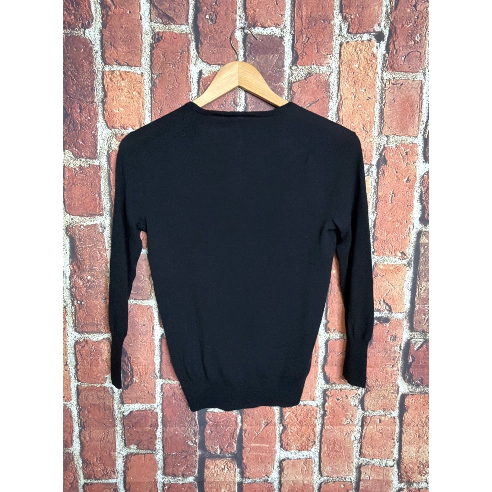 J.Crew J.Crew Sweater Womens Medium Black V-Neck Merino Wool Blend Pullover Knit Regular Long Sleeve Mens? No, Womens Size M / US 6-8 / IT 42-44 - 3 Thumbnail