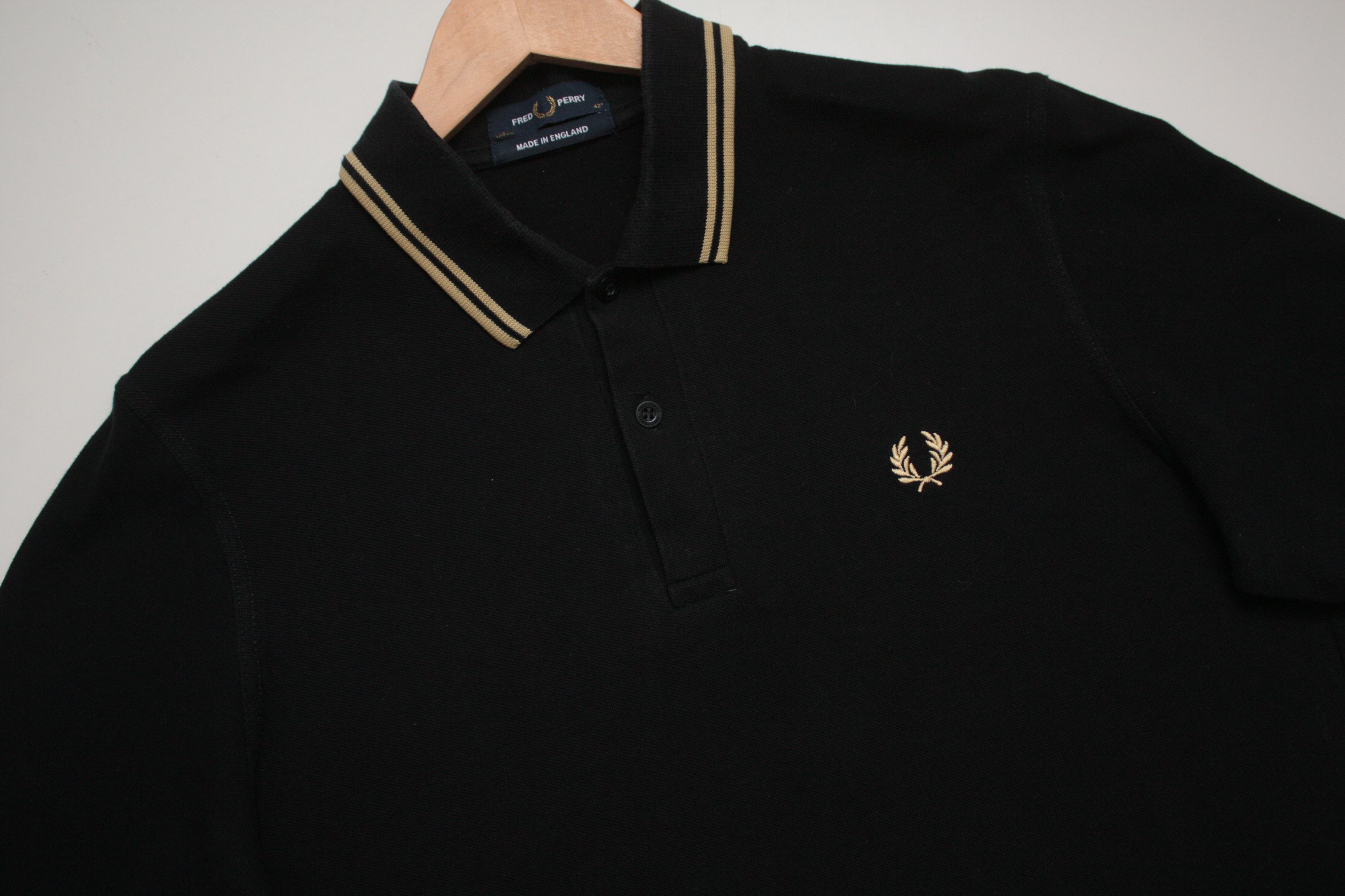 Fred perry black and yellow polo deals