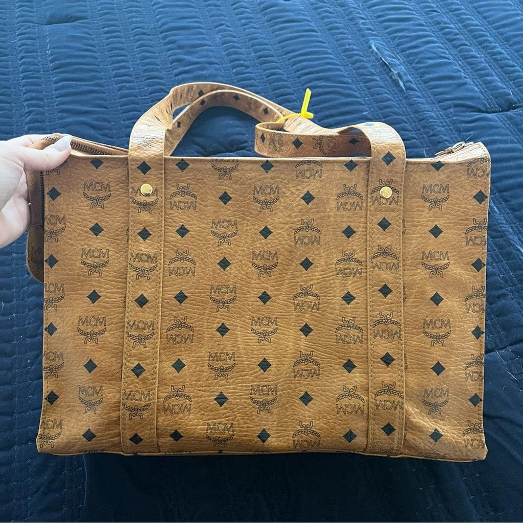 MCM MCM Leather Zippered Tote in Perfect Condition Size ONE SIZE - 3 Thumbnail