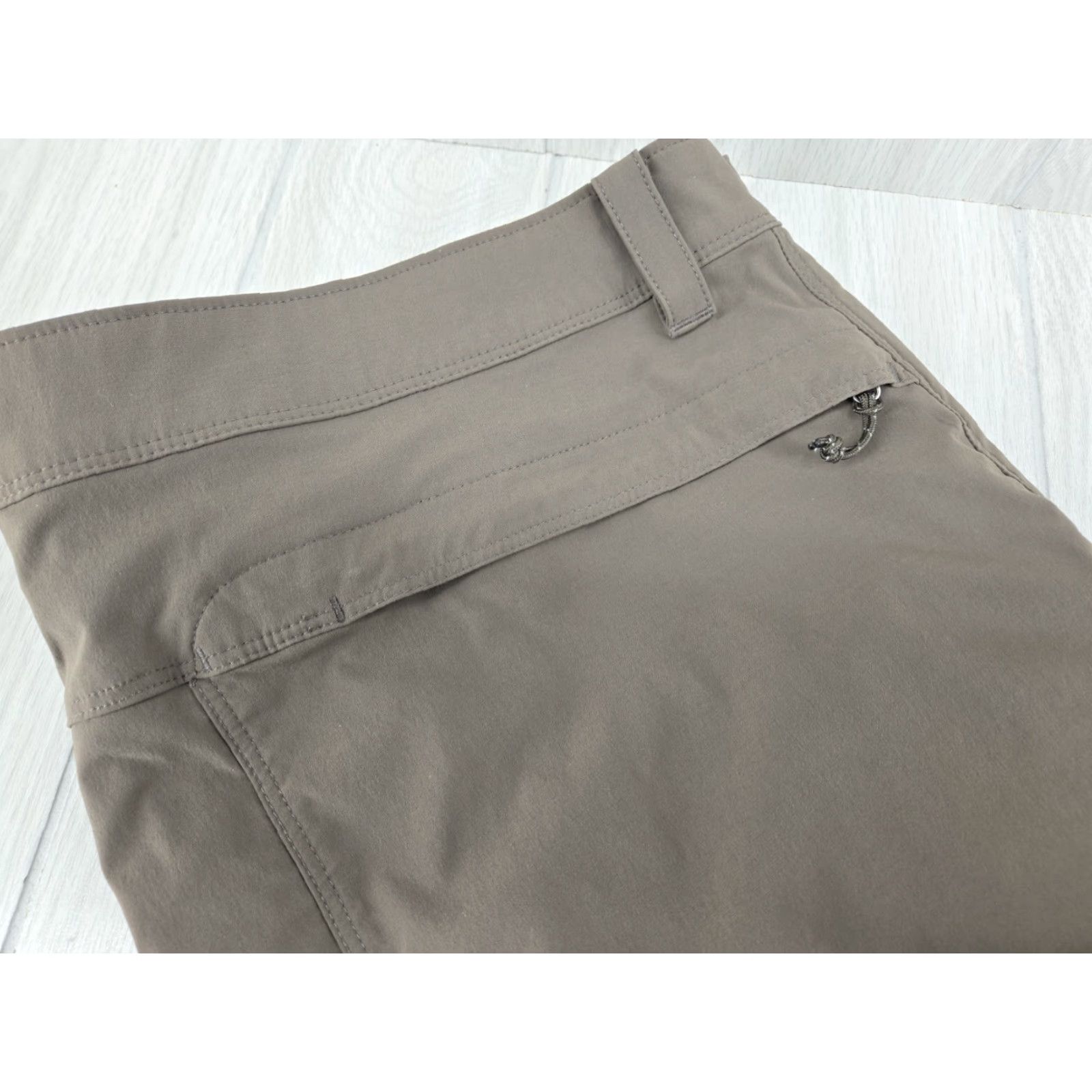 Vintage VINTAGE LL Bean Pants Mens 42x32 Gray/Brown Nylon Blend Cargo Pant Regular Men 42 Gray Cargo Pocket Leather? Size US 42 / EU 58 - 3 Thumbnail