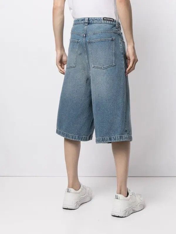 Balenciaga Balenciaga Mid-wash Denim Skater Shorts Size US 29 - 11 Thumbnail