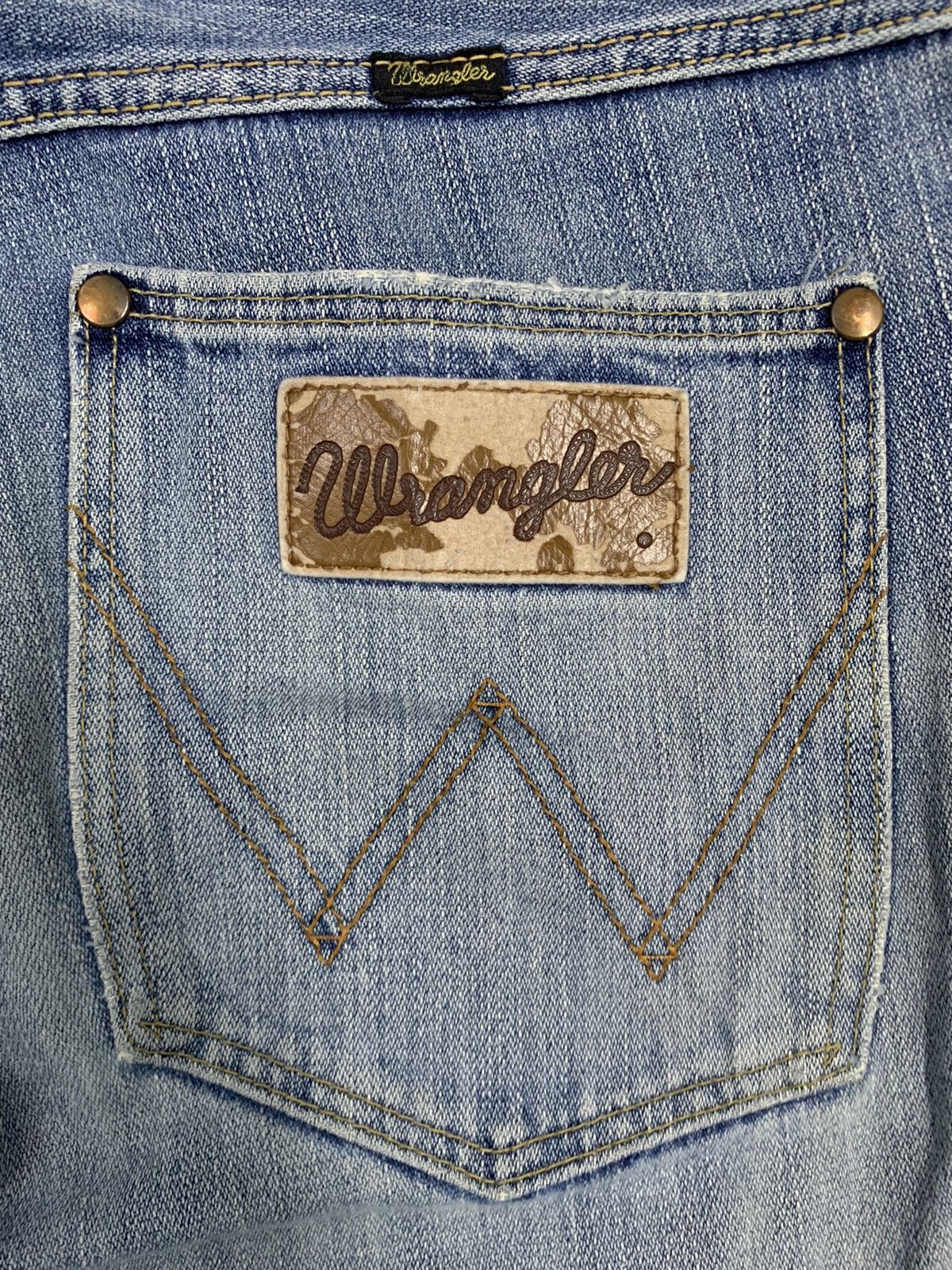 Wrangler Vintage Wrangler Blue Washed Straight Leg Distressed Jeans Size US 33 - 13 Thumbnail