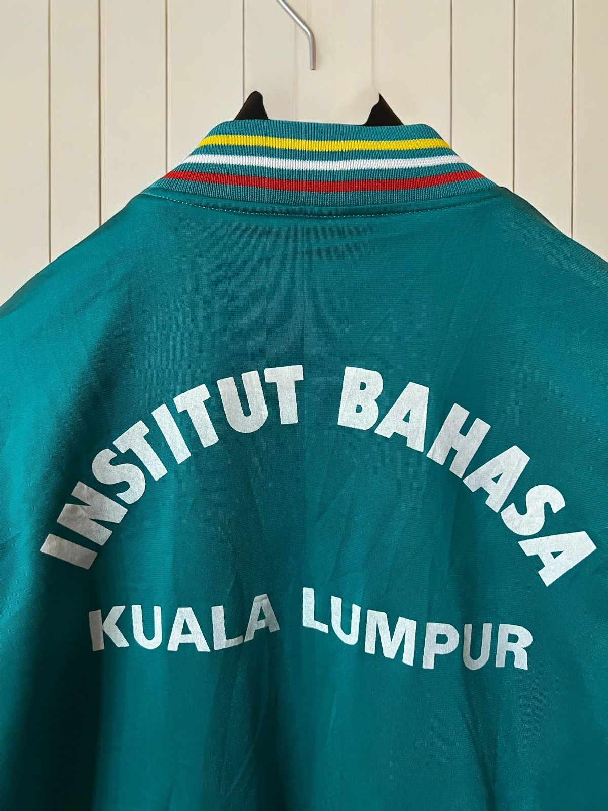 Umbro × Vintage OFFER!🫵🏻 UMBRO KUALA LUMPUR MALAYSIA SOCCER TRACK JACKET ZIP Size US L / EU 52-54 / 3 - 4 Thumbnail