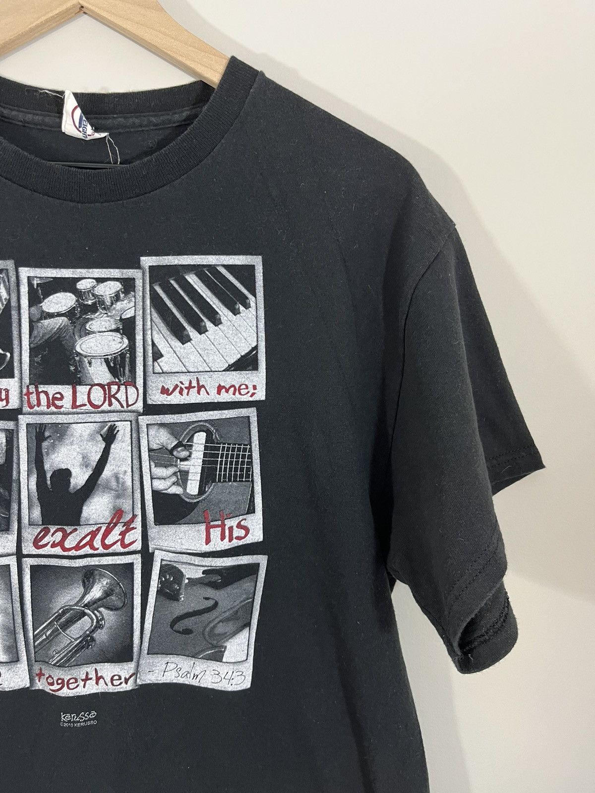 Vintage Faded Bible Quote Polaroid Graphic Distressed Tee Size US M / EU 48-50 / 2 - 4 Thumbnail