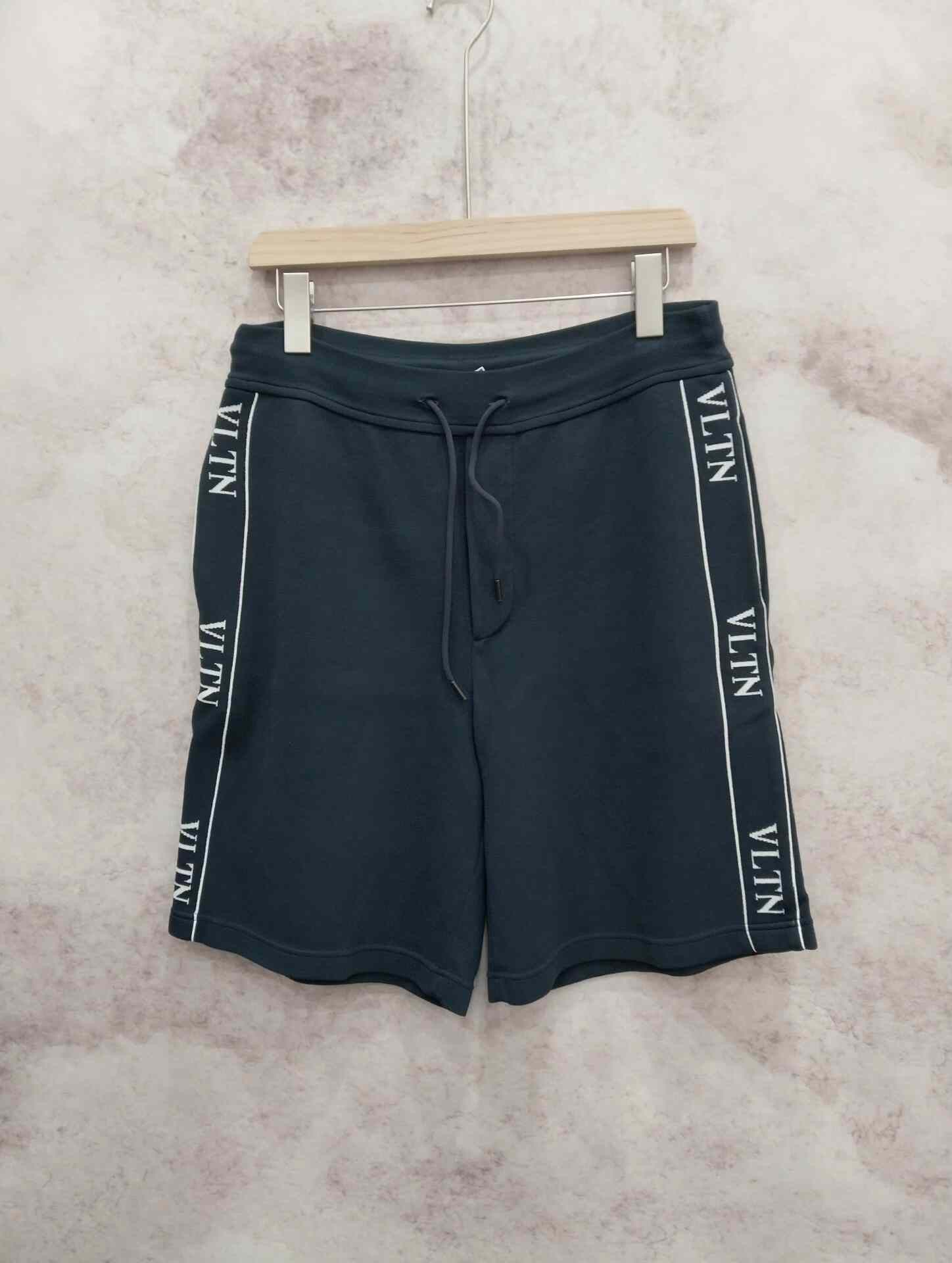 Valentino Valentino Shorts S Men Size US 30 / EU 46 - 1 Thumbnail